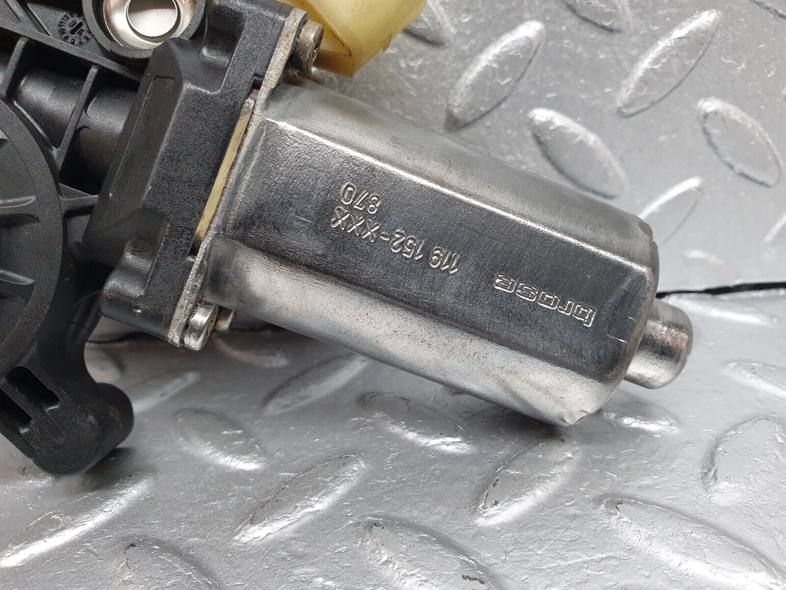 41911 Mercedes-Benz W202 C200 Window Regulator Motor Front Left Bosch 0130821703