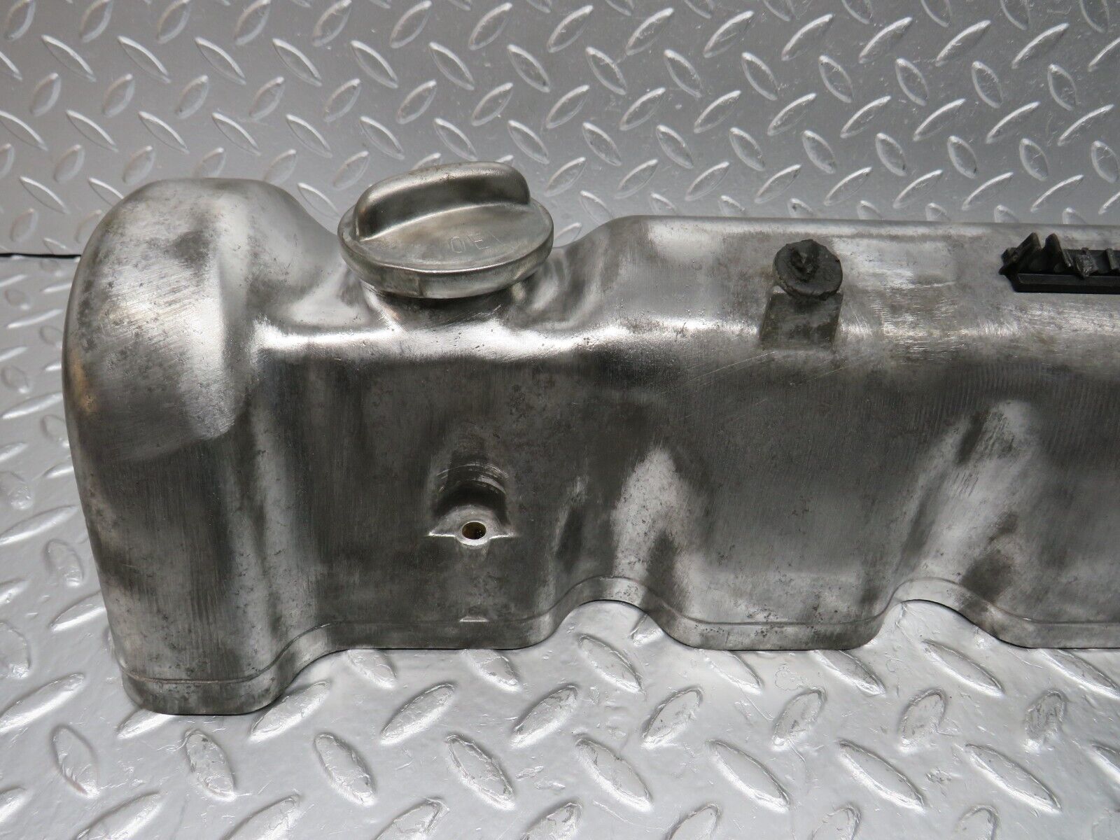 32963 Mercedes-Benz C107 R107 450 Cylinder Head Valve Cover Right 1160163305