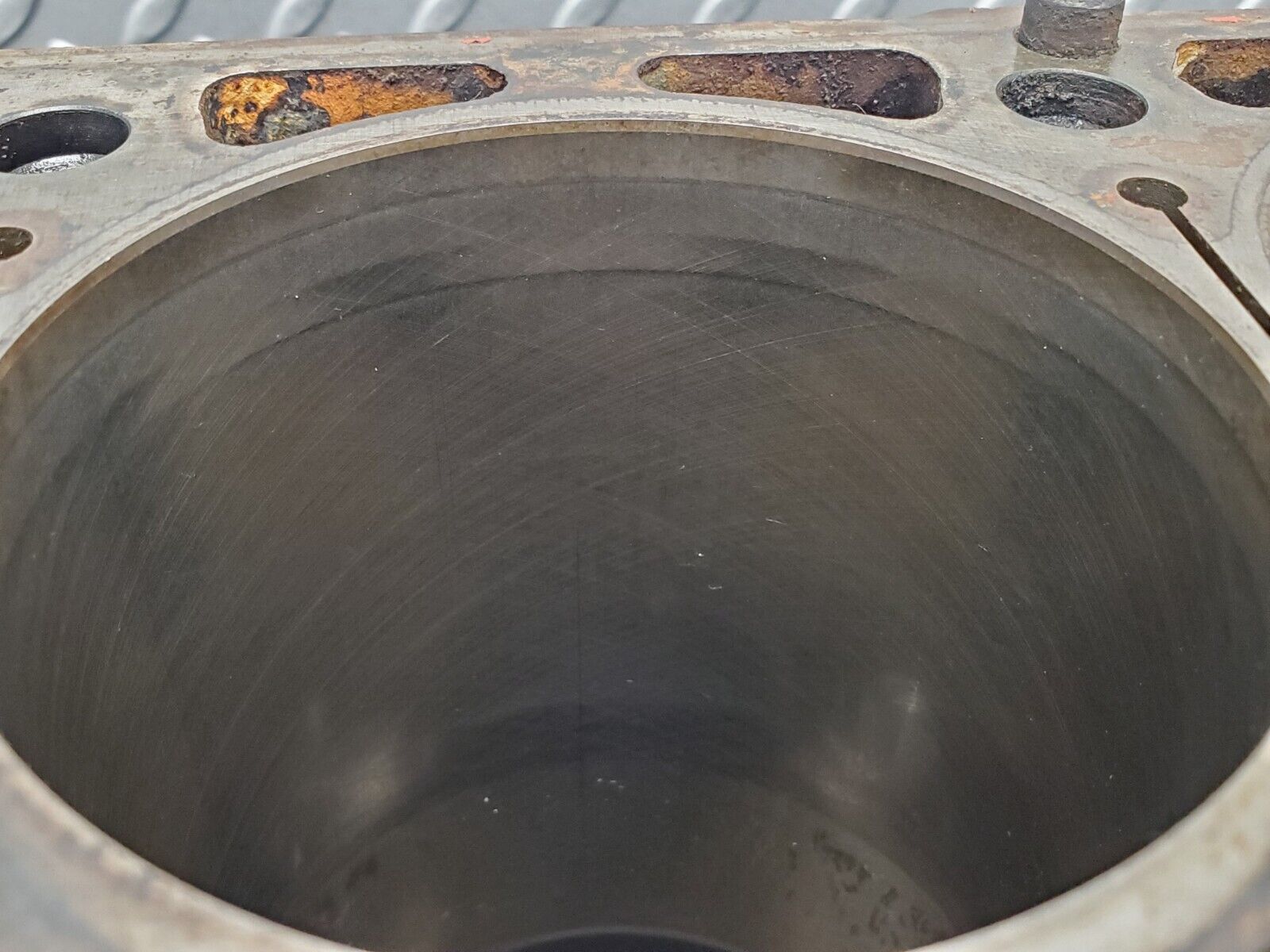 46315 Mercedes-Benz W124 280E Engine Block 104.942 1040111201