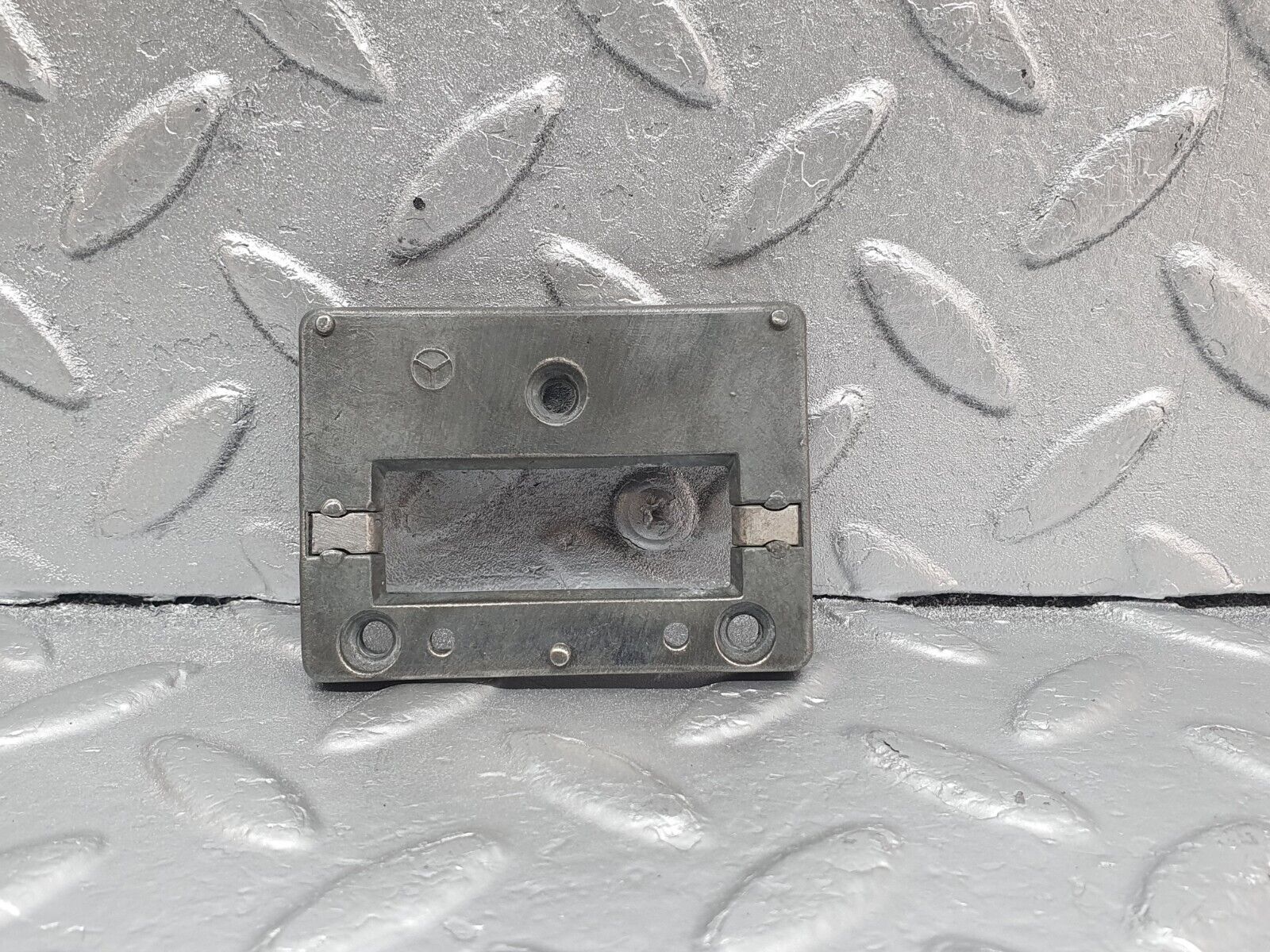 43416 Mercedes-Benz C126 380SEC Coupe Rear View Mirror Bracket