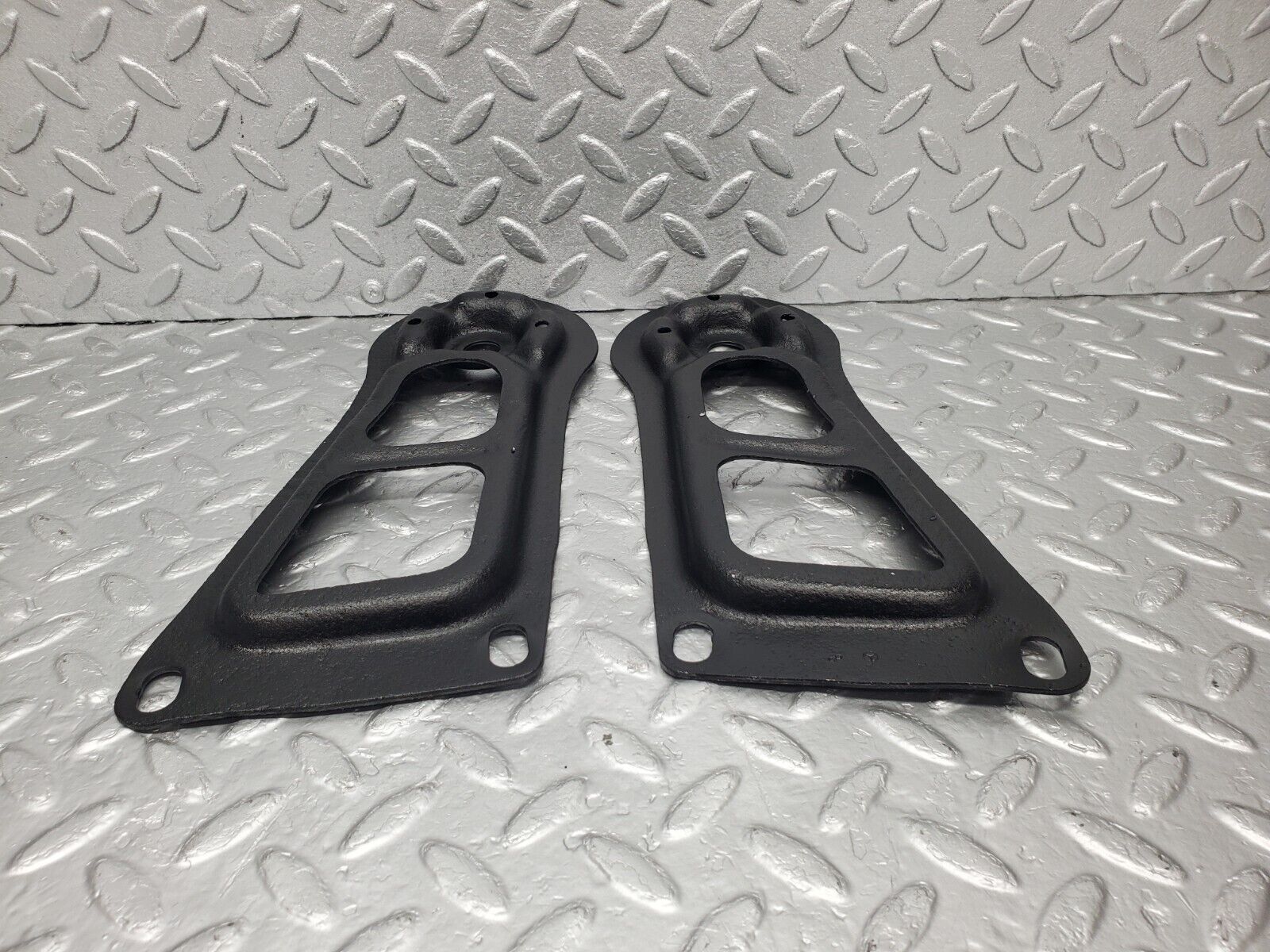 46567 Mercedes-Benz C123 280CE Coupe Rear Suspension Axle Mounting Bracket