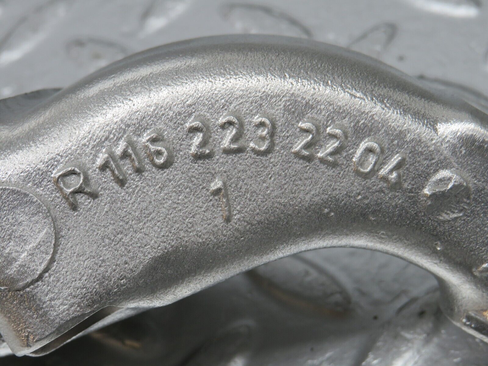 33061 Mercedes-Benz C107 R107 350 V8 Engine Mount Bracket Left 1162232204