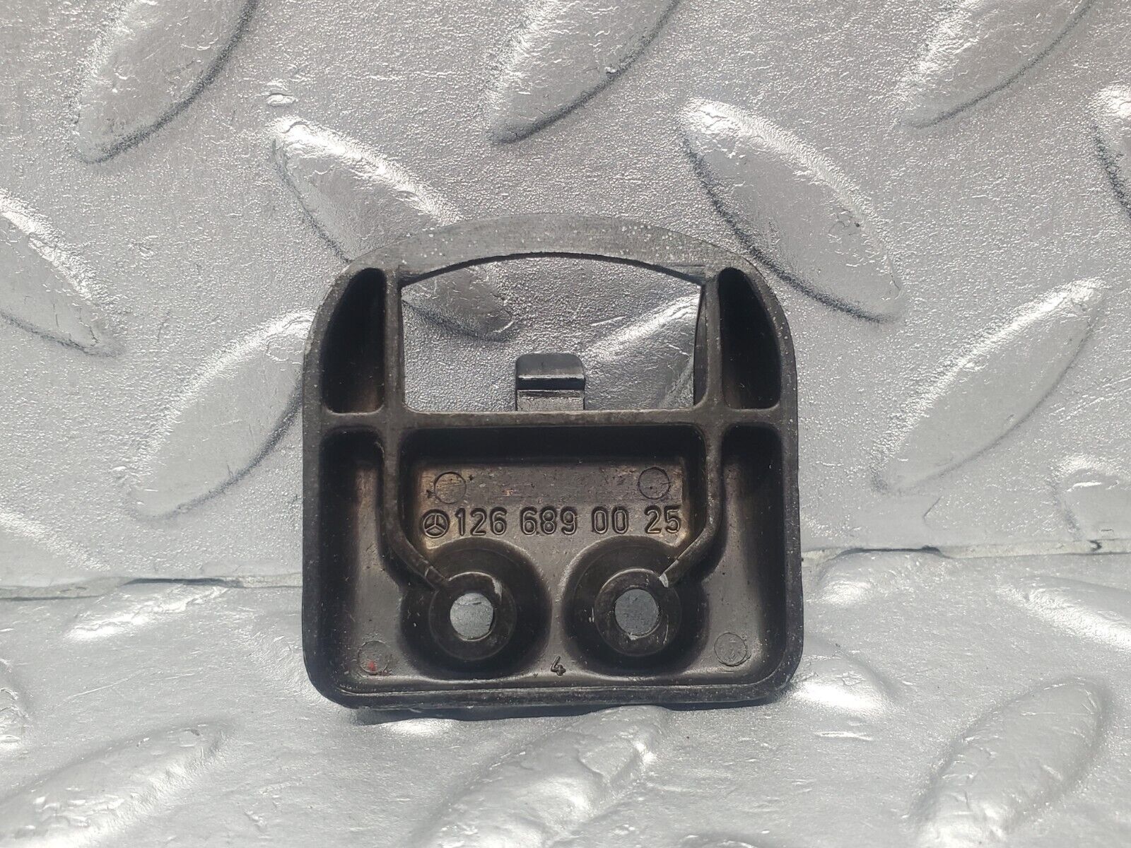 46042 Mercedes-Benz W126 420SE Glove Box Lock Latch 1266890025