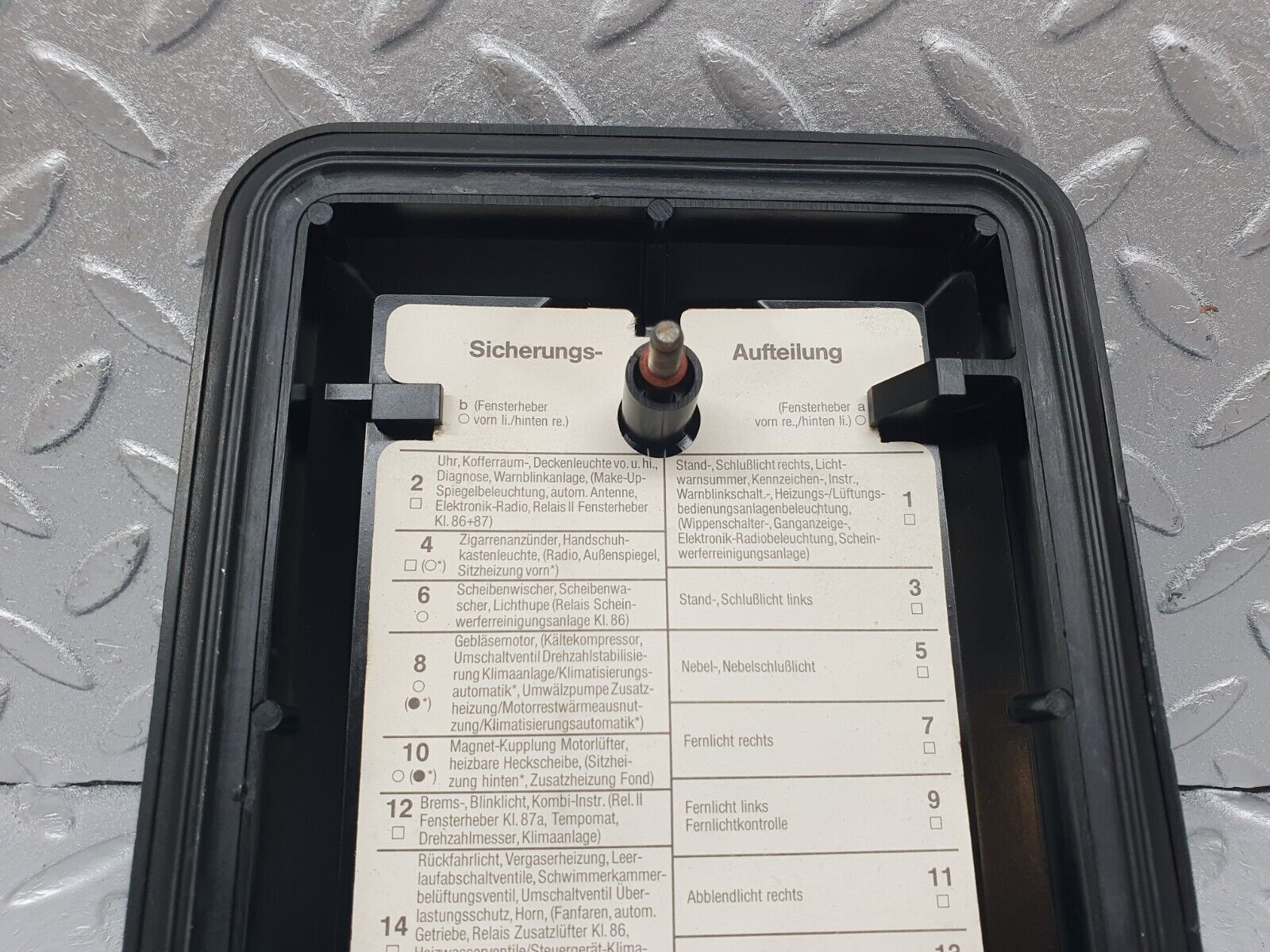 43908 Mercedes-Benz C123 230CE Coupe Fuse Box Cover Lid 1235400082 1235451000