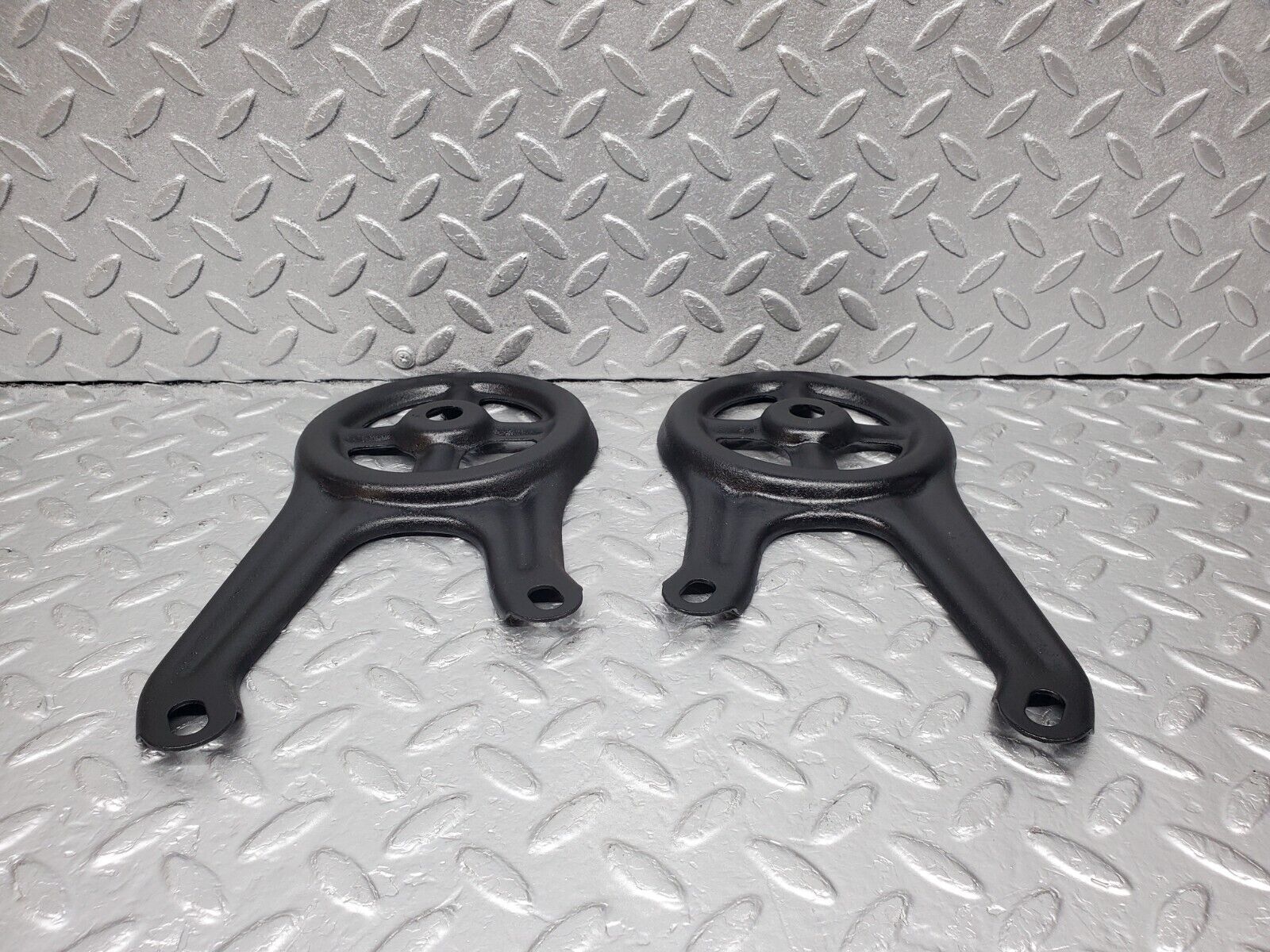 45920 Mercedes-Benz W126 420SE Rear Suspension Axle Mounting Bracket 2x