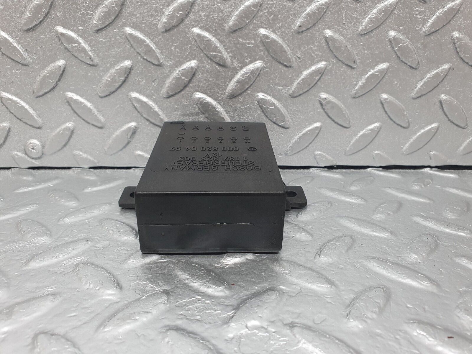 43522 Mercedes-Benz C126 380SEC Coupe Seat Belt Presenter Relay 0008200497