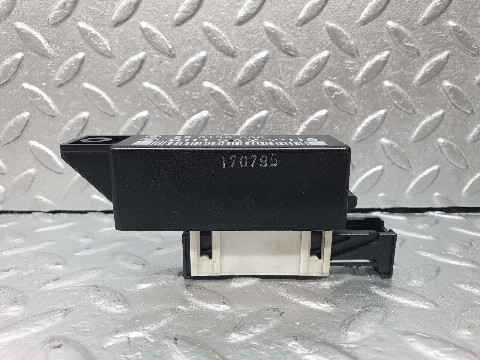 42241 Mercedes-Benz R129 320SL Coupe Windscreen Wiper Relay 0015427919 0175456128