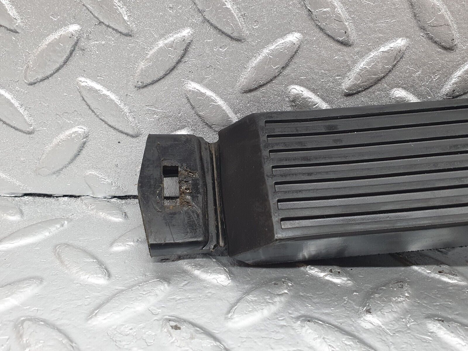 43638 Mercedes-Benz C126 380SEC Coupe Accelerator Pedal With Rubber 1263000504 1233010082