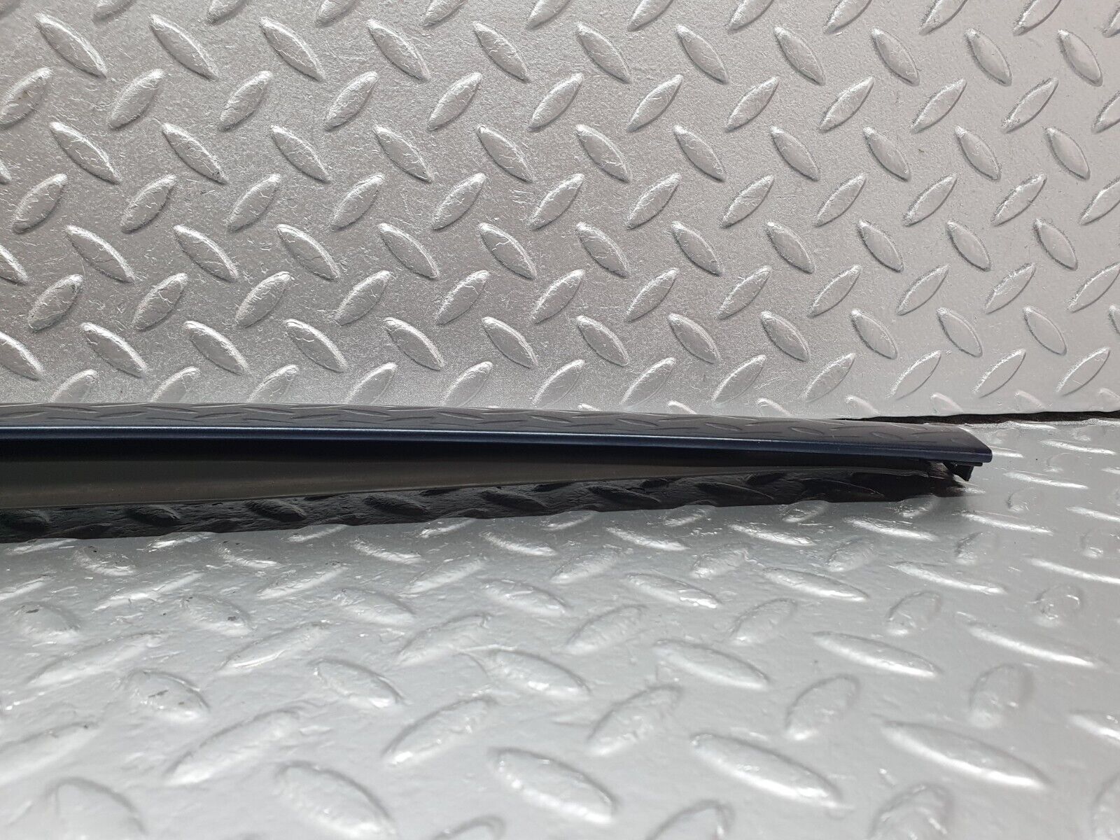 42207 Mercedes-Benz R129 320SL Coupe A Pillar Exterior Trim Cover Right 1296982430