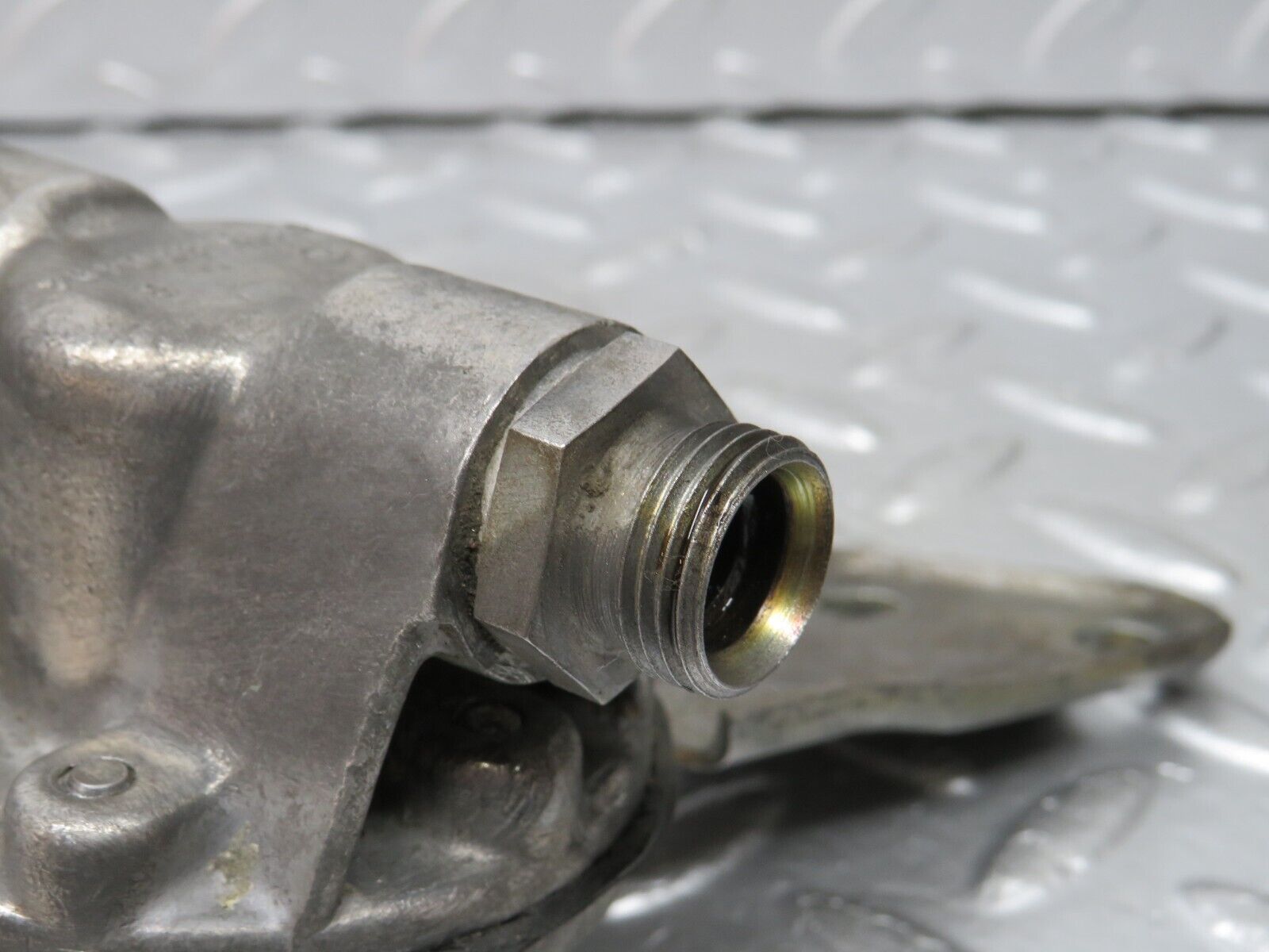 32956 Mercedes-Benz C107 R107 450 V8 Oil Pressure Damper 1161870196 1161870494