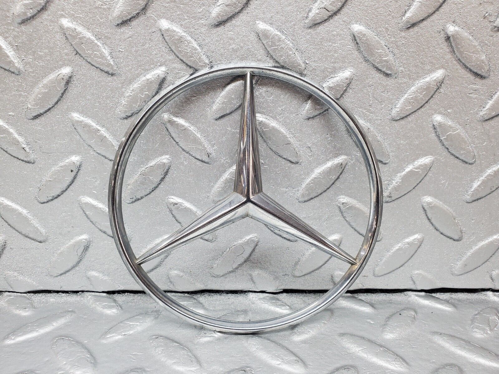 45850 Mercedes-Benz W126 420SE Trunk Lid Badge Emblem 1267580158