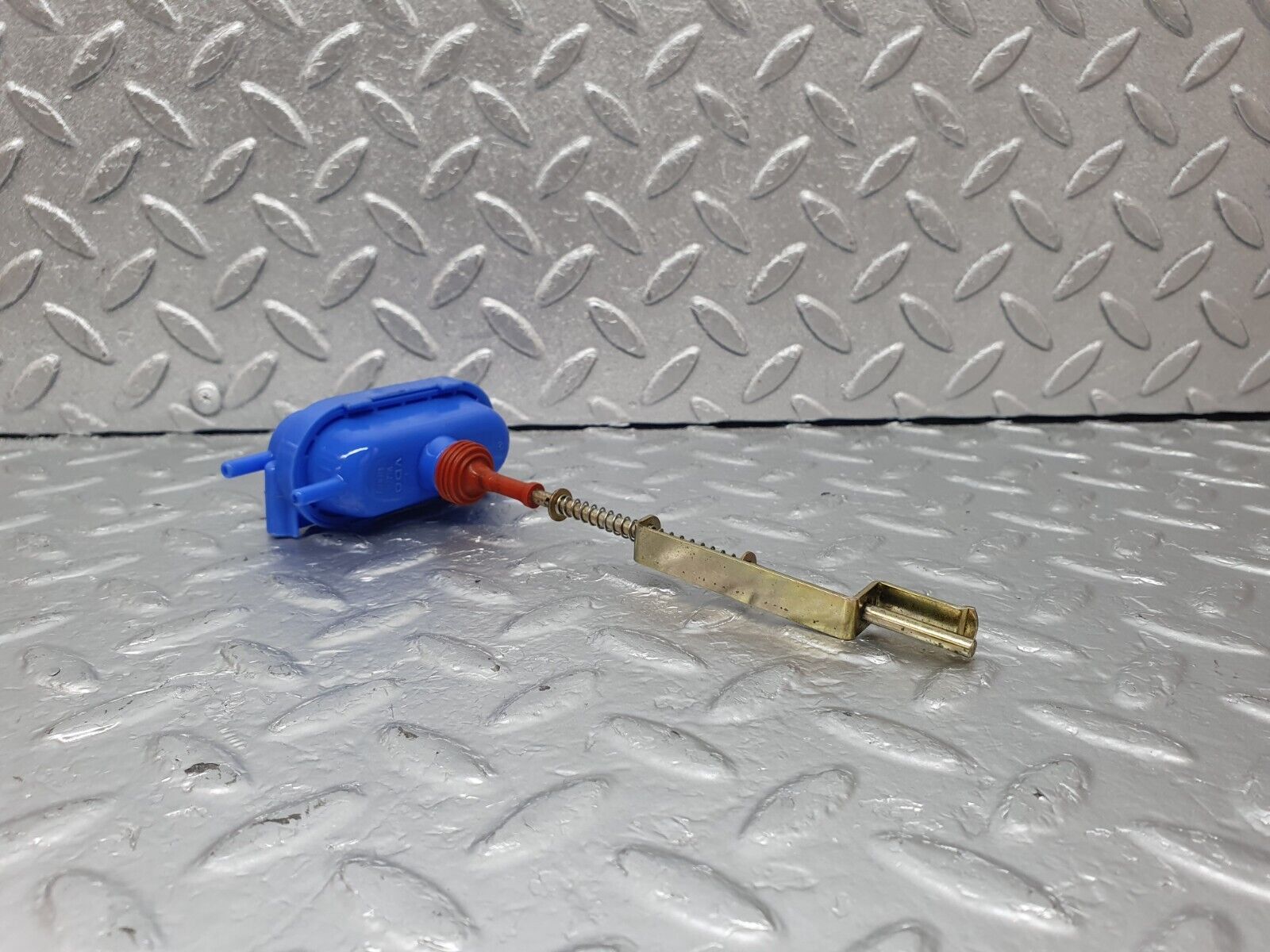 43975 Mercedes-Benz C123 230CE Coupe Trunk Lock Vacuum Actuator