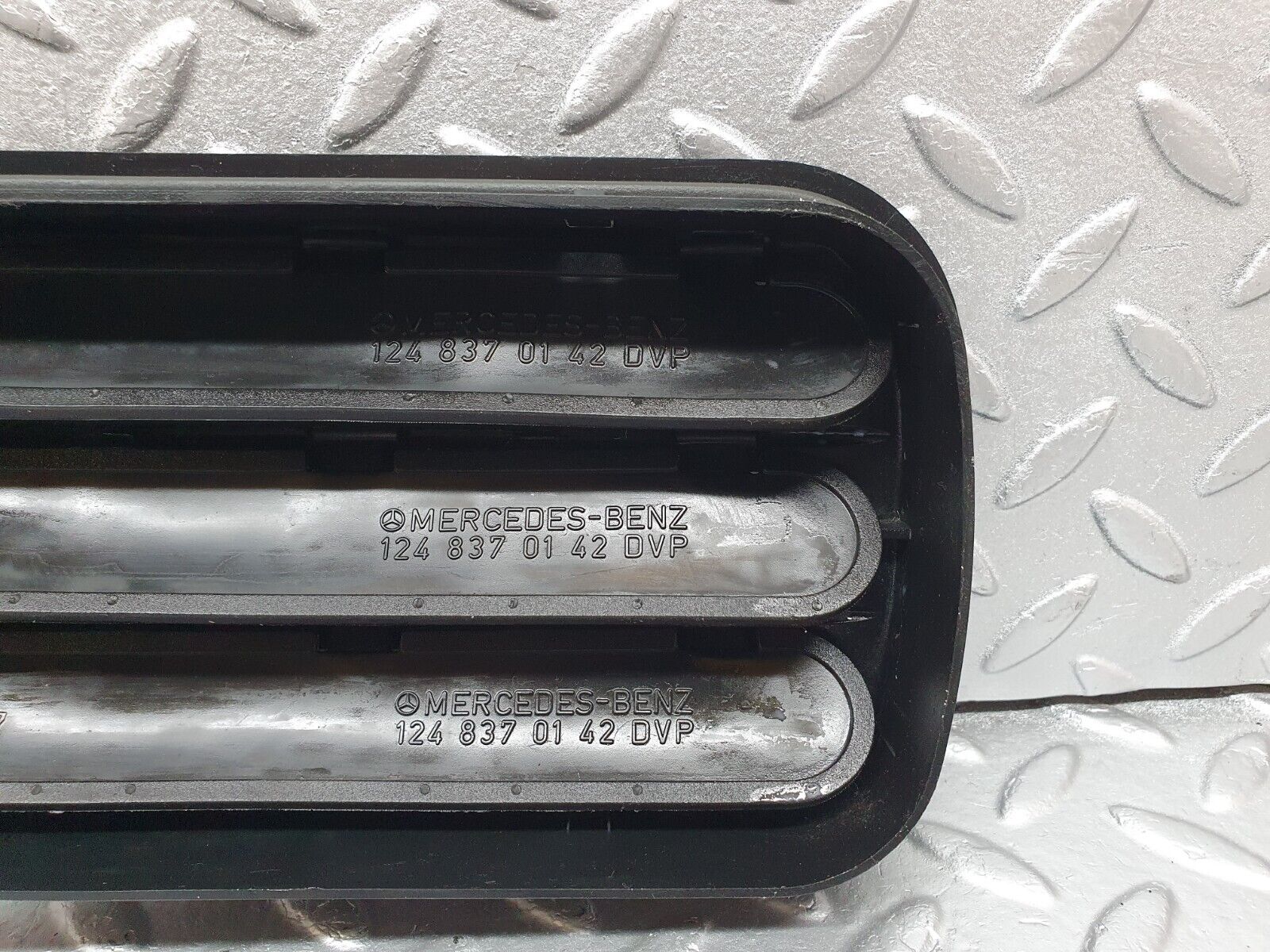 41604 Mercedes-Benz W124 200E Air Intake Vent 1248370230 1248370142