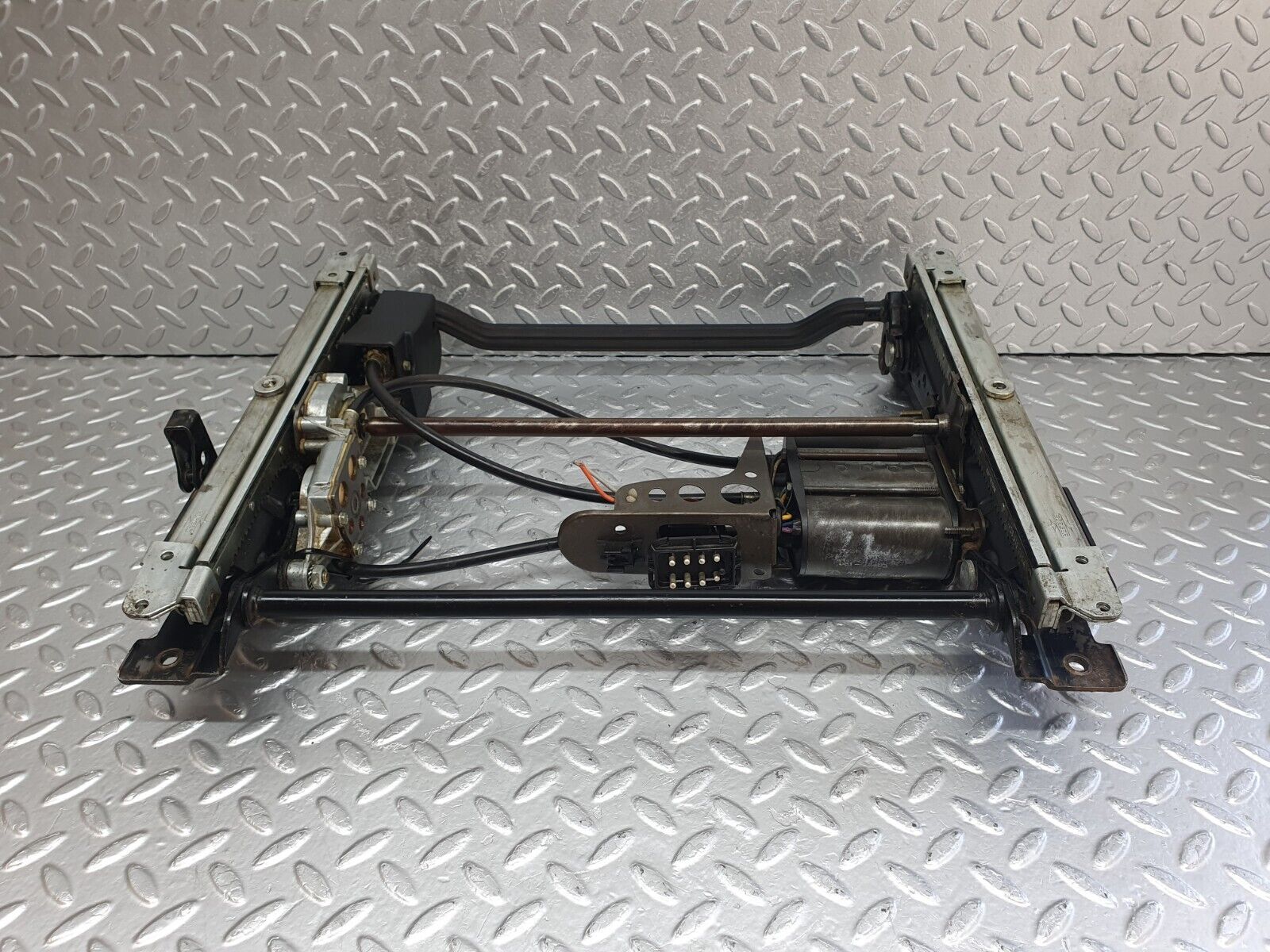 43825 Mercedes-Benz C126 380SEC Coupe Front Left Electric Seat Base 1268201042