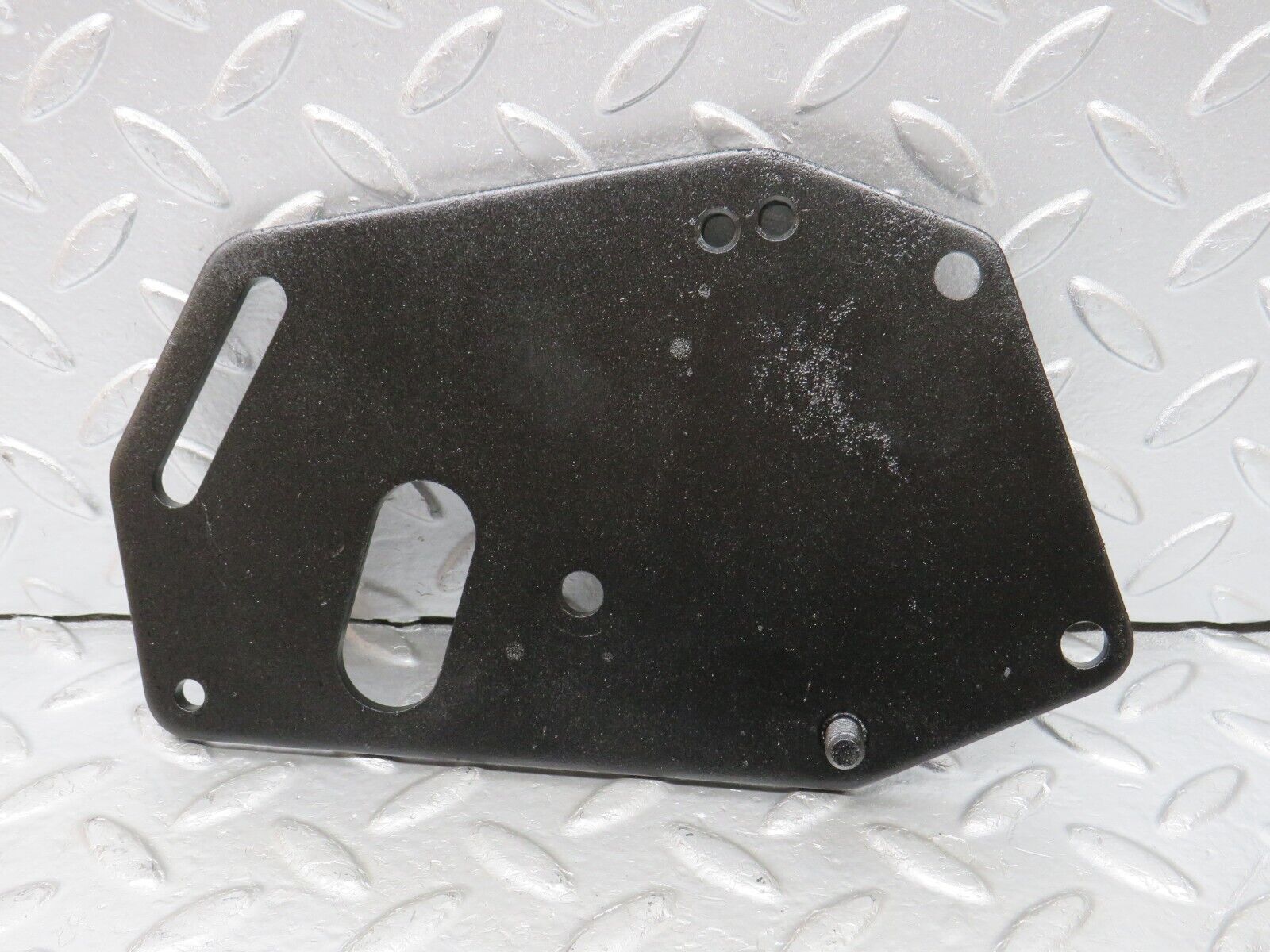 32985 Mercedes-Benz C107 R107 350 V8 Power Steering Pump Bracket