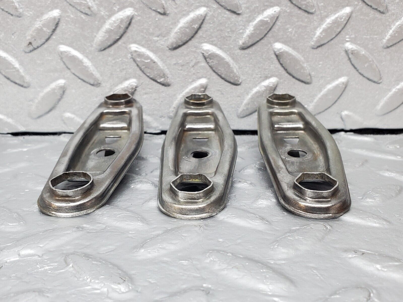 45347 Mercedes-Benz 280E M110.983 Fuel Injector Bracket 3X