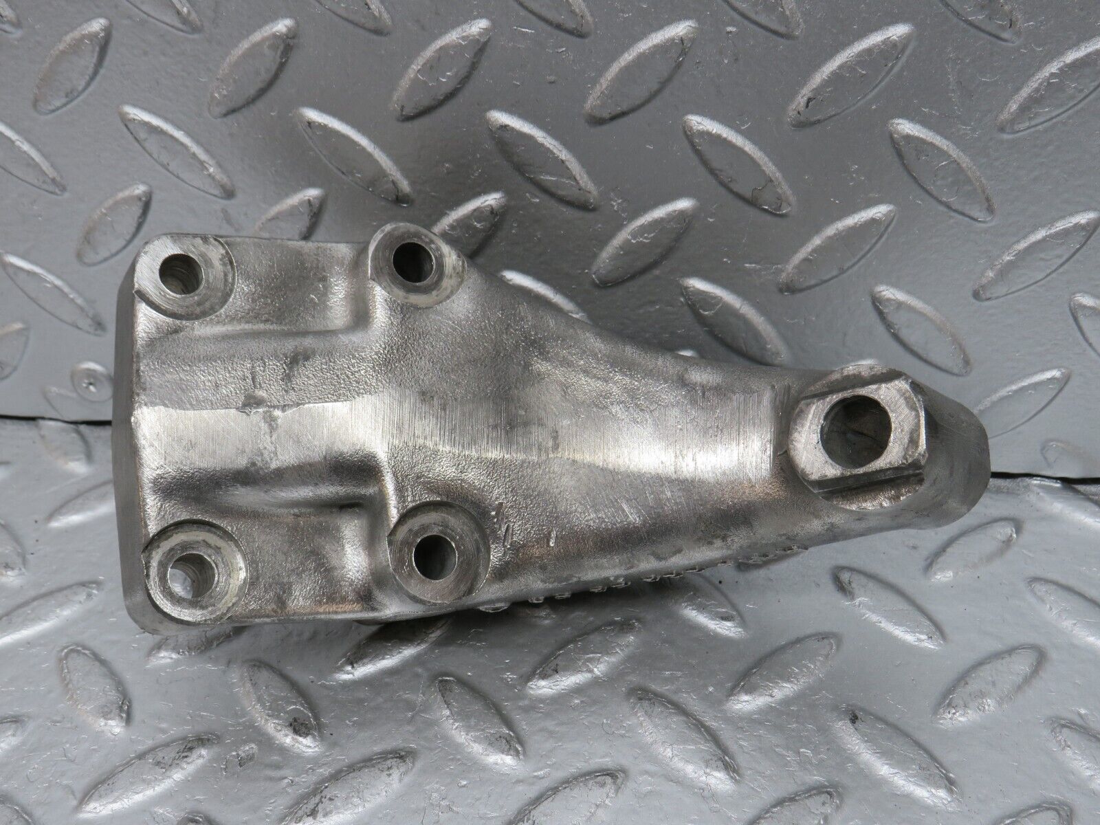 32755 Mercedes-Benz C107 R107 350 V8 Engine Mount Bracket Right Side 1162232304