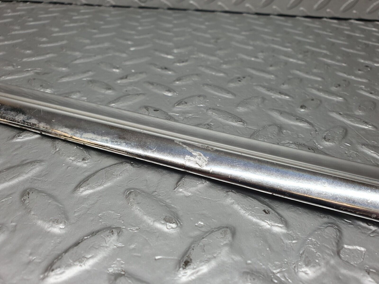 43463 Mercedes-Benz W108 280SE Front Left Door Window Chrome Trim