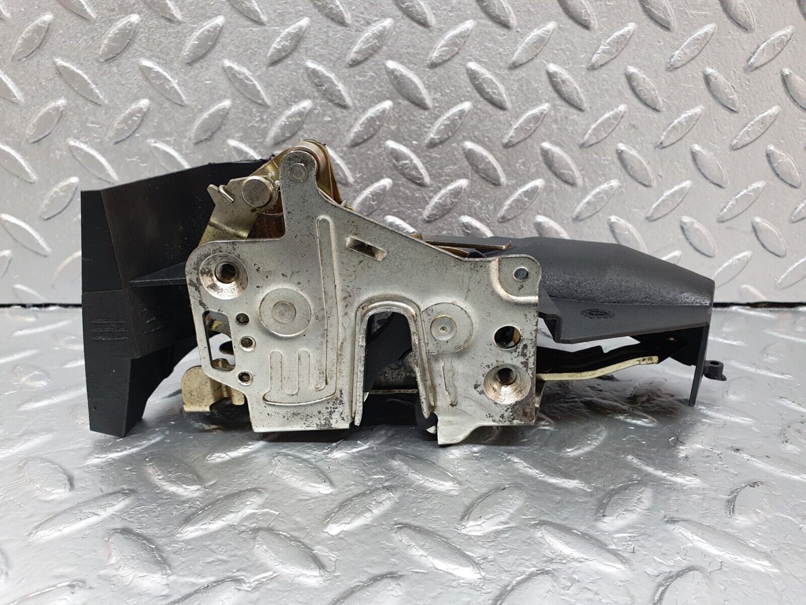 42012 Mercedes-Benz W202 C200 Rear Right Door Lock Mechanism 2027330408