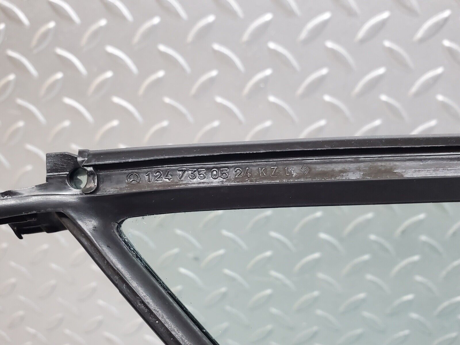 44635 Mercedes-Benz W124 220E Rear Left Quarter Window Glass 1247350524