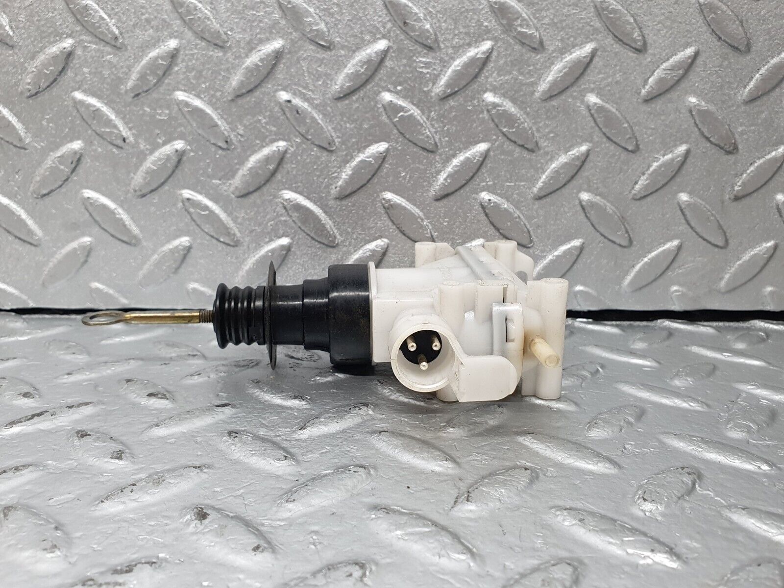 42770 Mercedes-Benz W201 190 2.0L Front Left Door Lock Vacuum Actuator