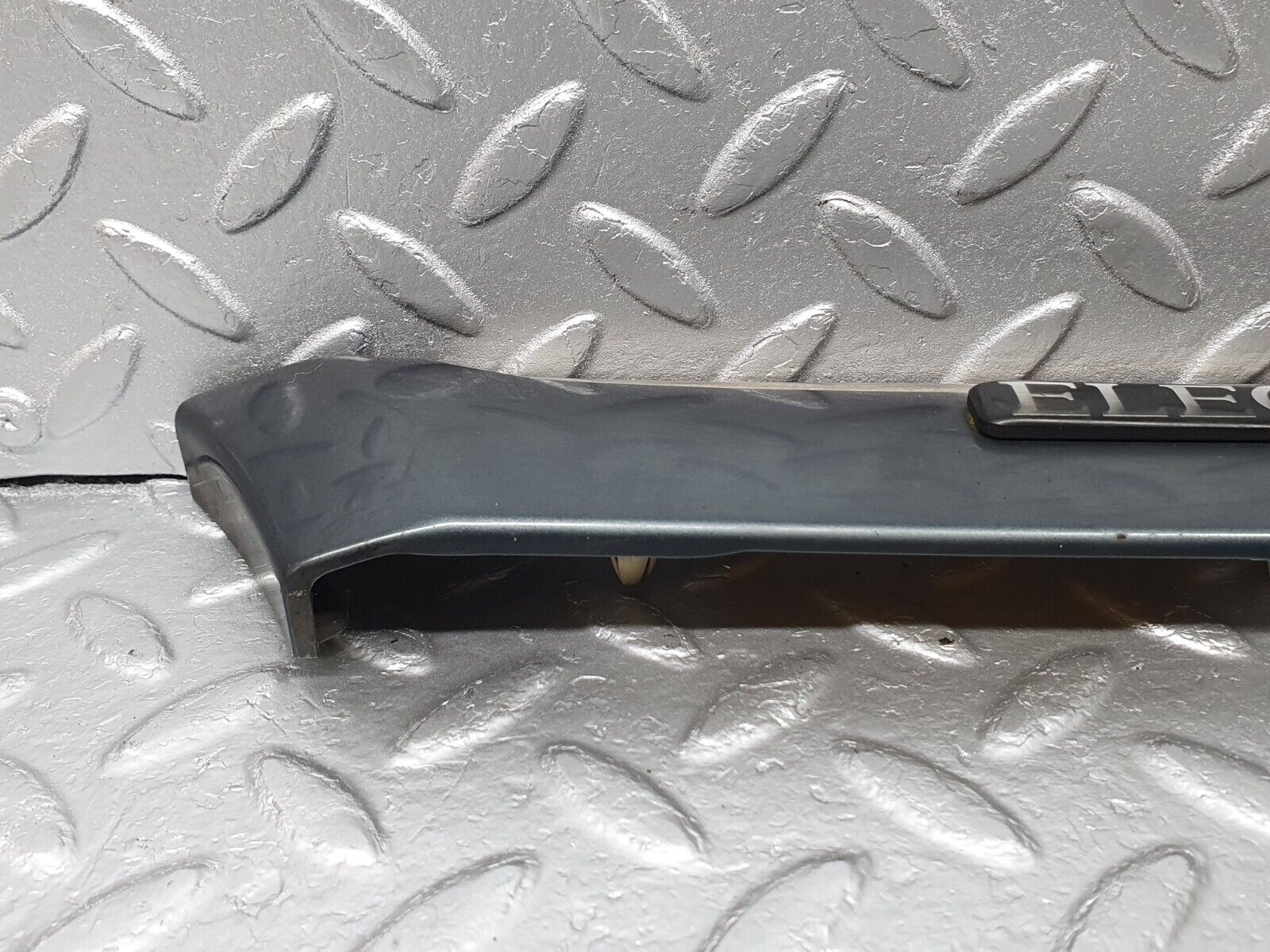 41803 Mercedes-Benz W202 C200 Front Left Fender Wing Centre Moulding 2026909162