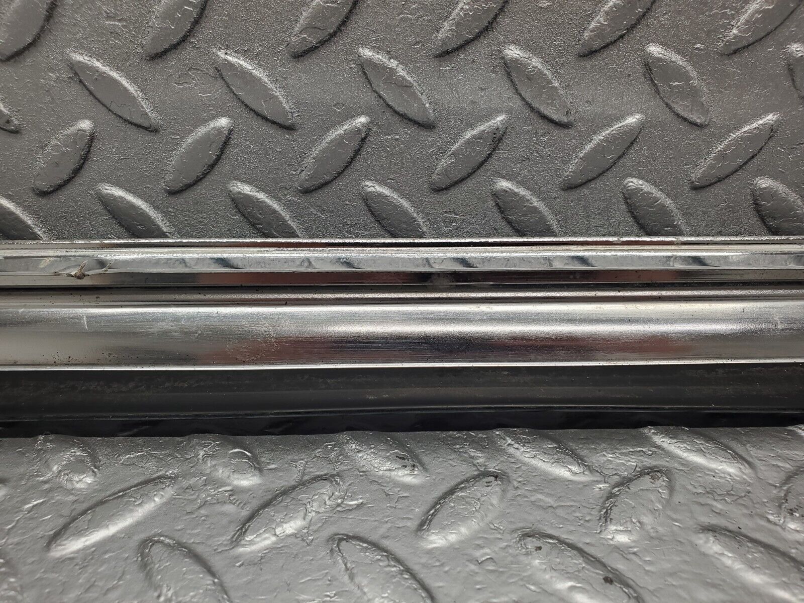 46431 Mercedes-Benz C123 280CE Coupe Left Door Chrome Moulding Trim