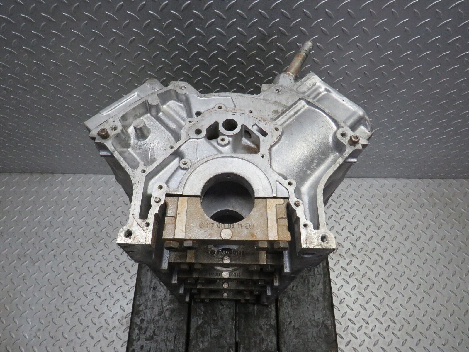 39319 Mercedes-Benz R107 500SL Engine Block M117.962 1170112401