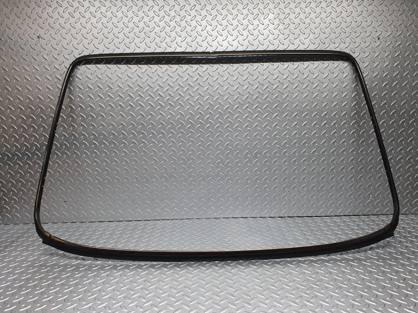 41932 Mercedes-Benz W202 C200 Rear Windscreen Frame 2026710236 2026710136