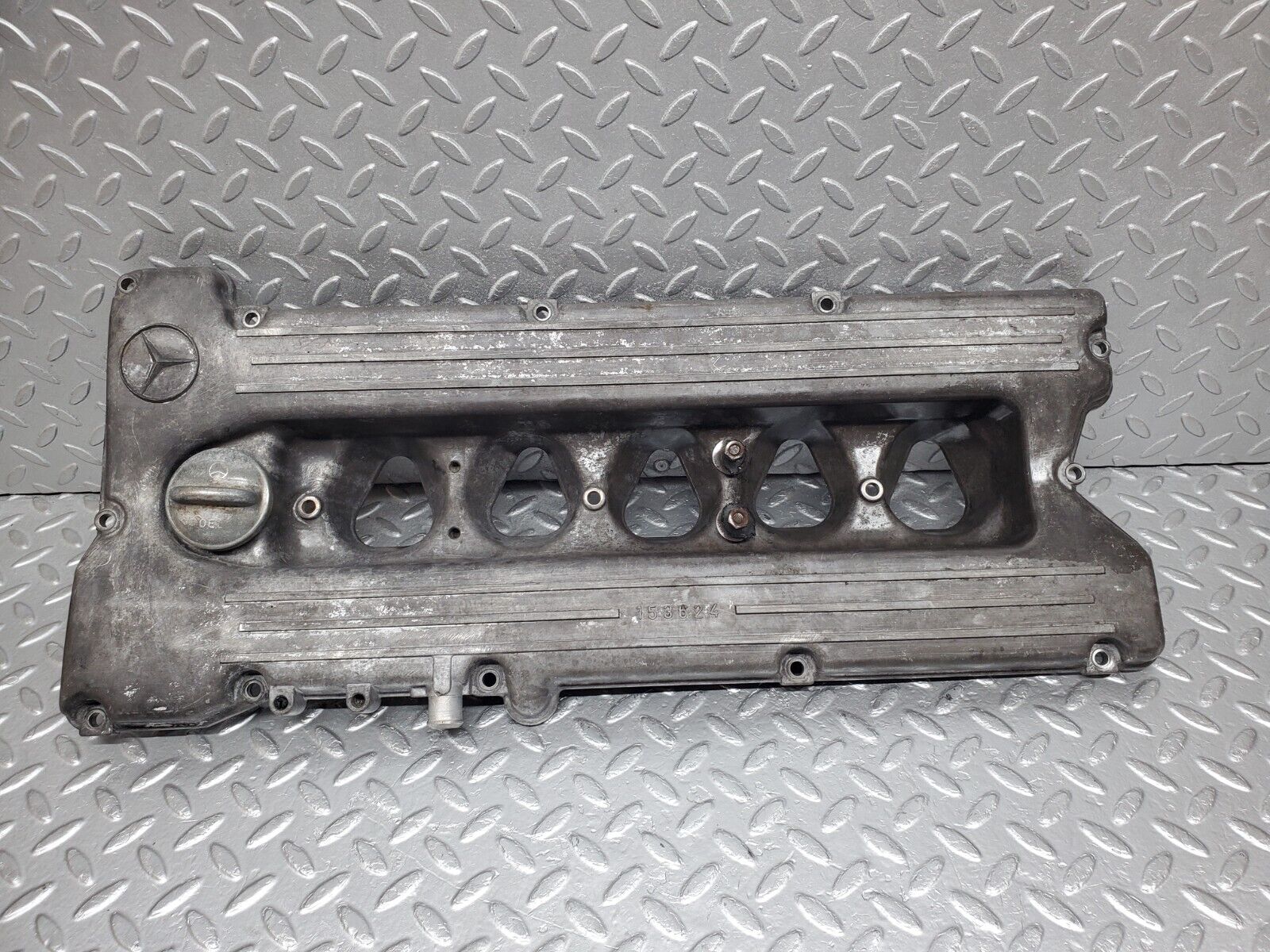 45437 Mercedes-Benz 280E M110.988 Cylinder Head Valve Cover 1100160905