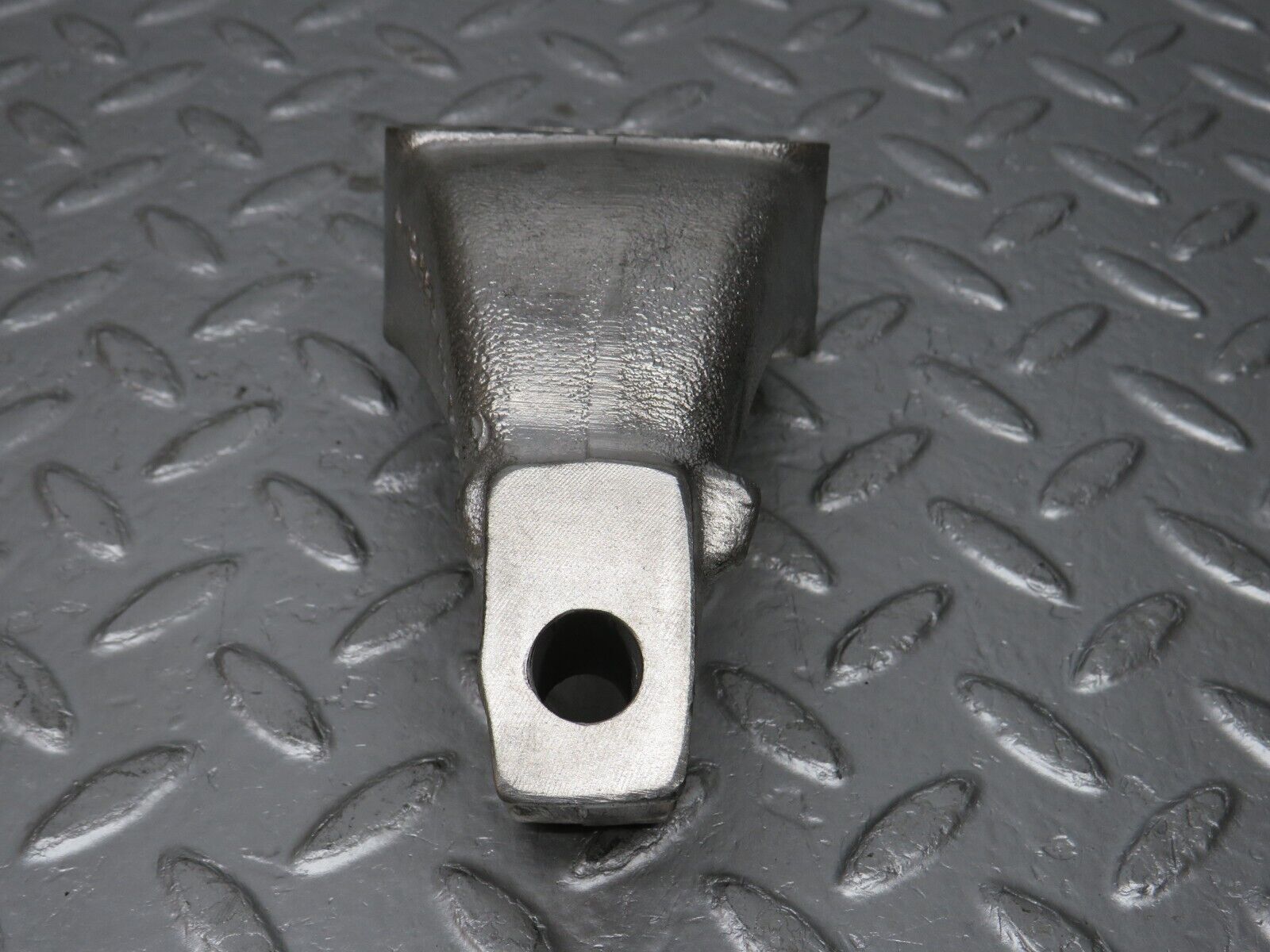 32951 Mercedes-Benz C107 R107 450 V8 Engine Mount Bracket Left 1162234404