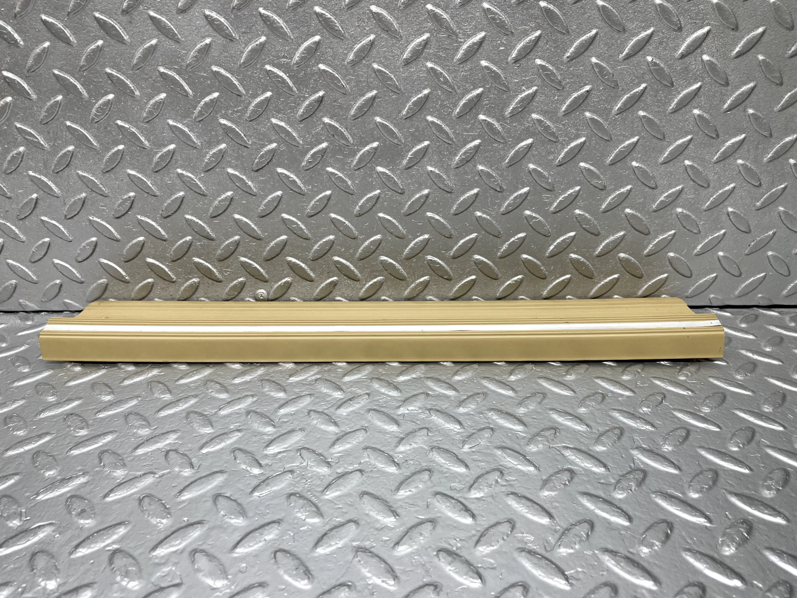 44265 Mercedes-Benz W123 280E Rear Left Door Sill Trim Beige