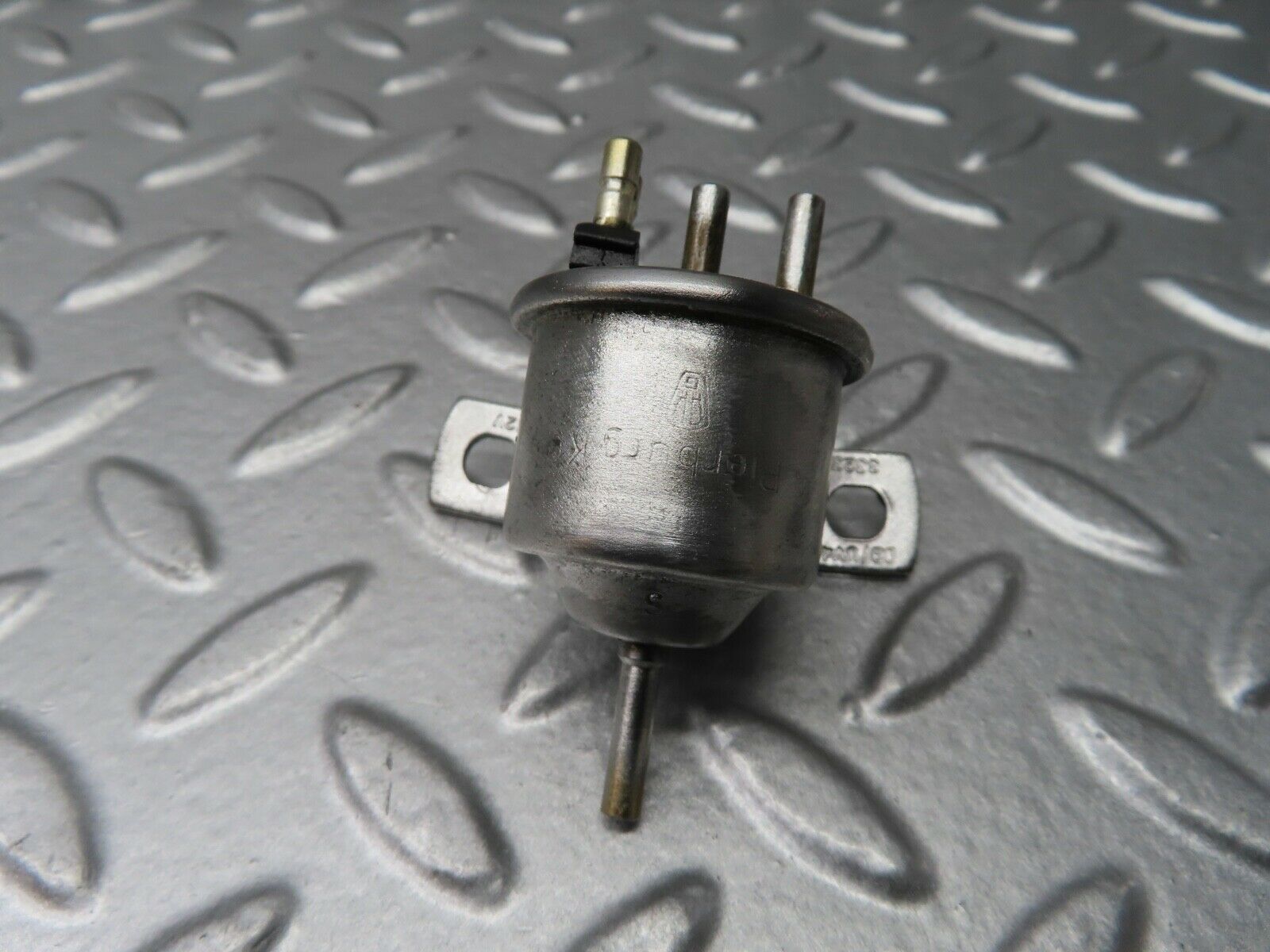 20558 Mercedes-Benz R107 450SL Vacuum Valve Pierburg
