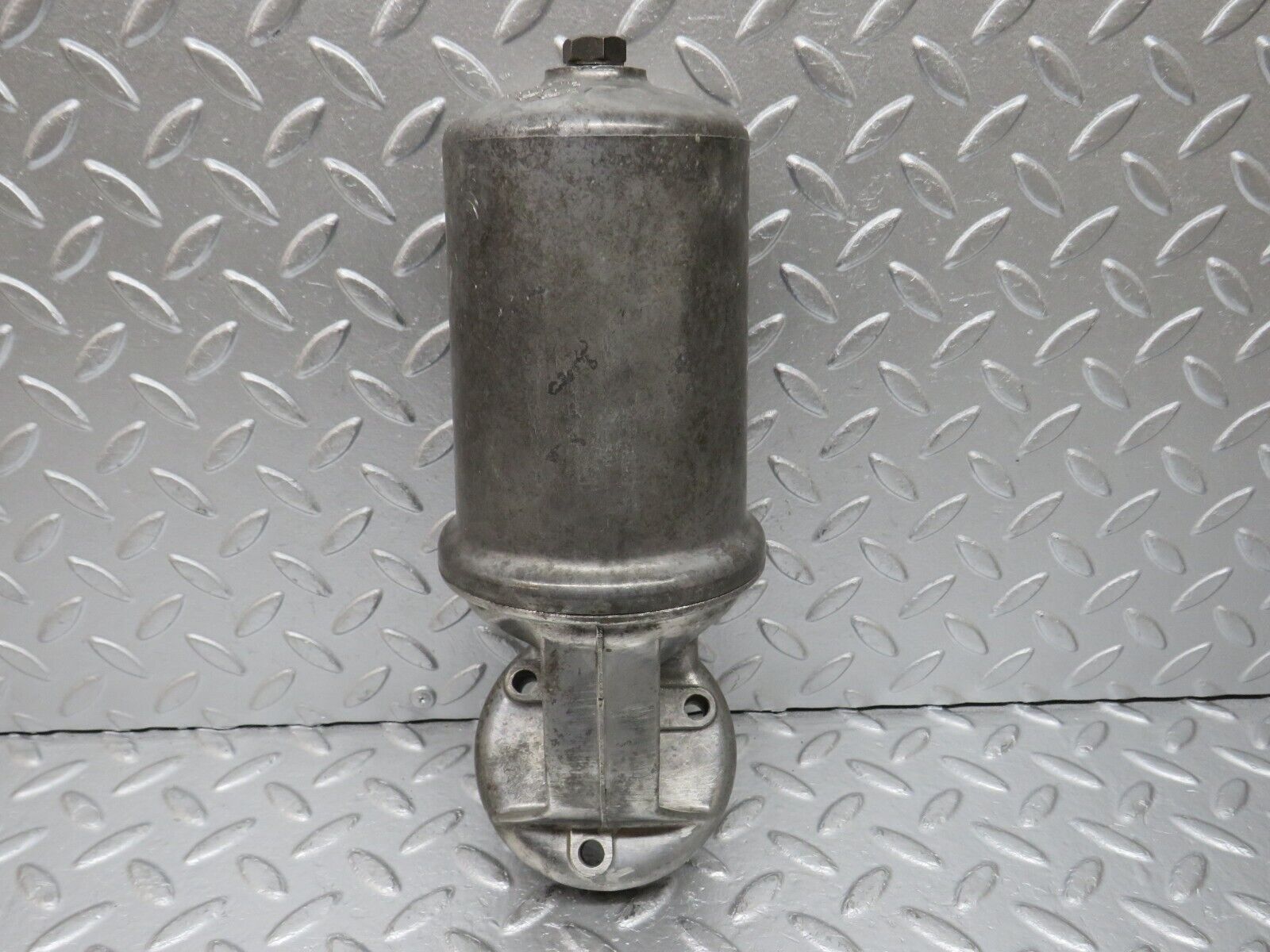 32750 Mercedes-Benz C107 R107 350 V8 Oil Filter Housing 1161840309