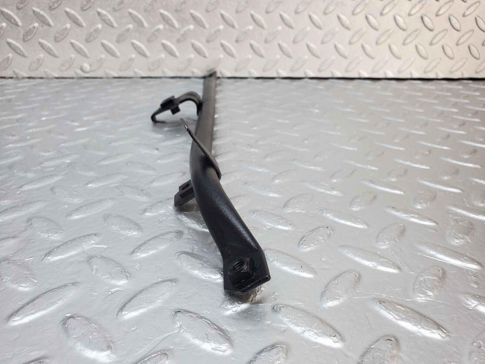 45934 Mercedes-Benz W126 420SE Horn Bracket