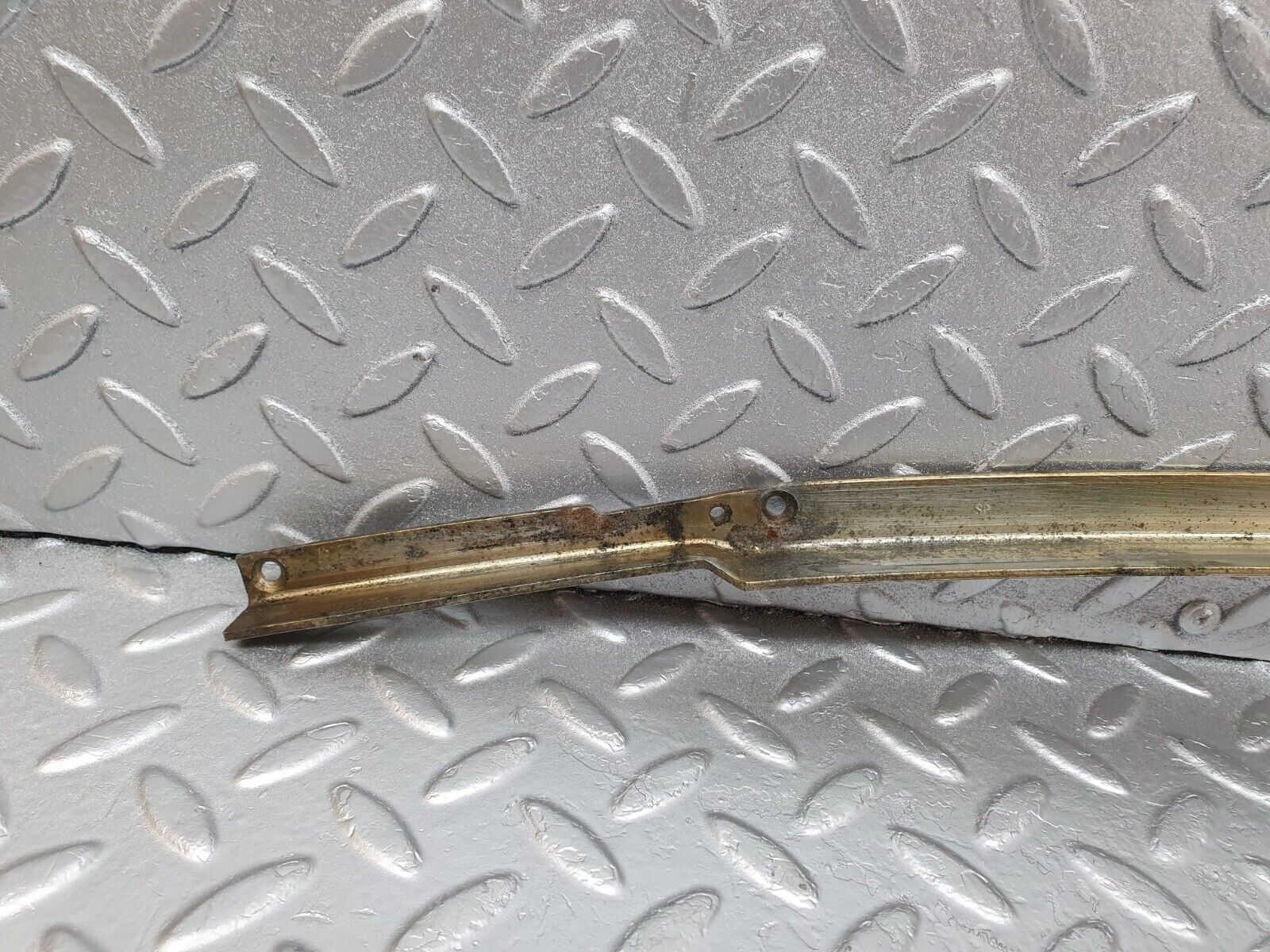 43710 Mercedes-Benz C126 380SEC Coupe Right Door Window Channel