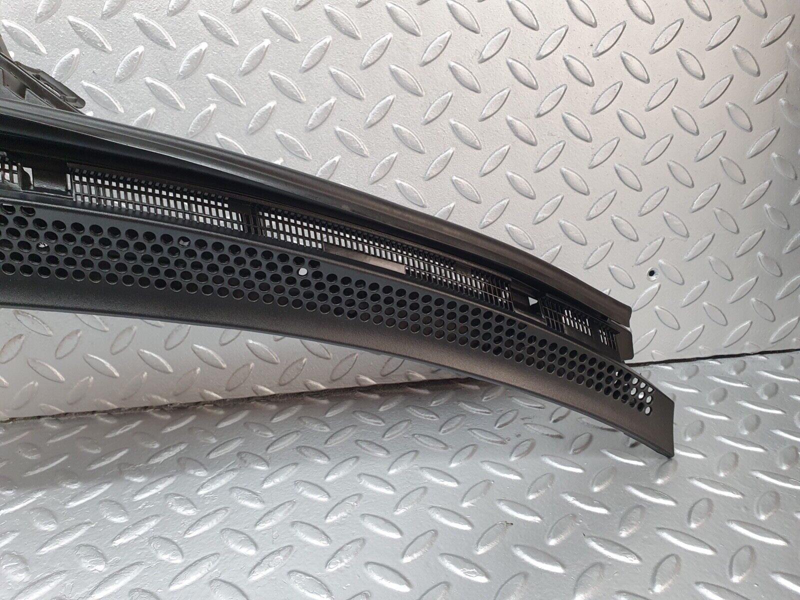 42002 Mercedes-Benz W202 C200 Water Drain 2028300413 2028300613