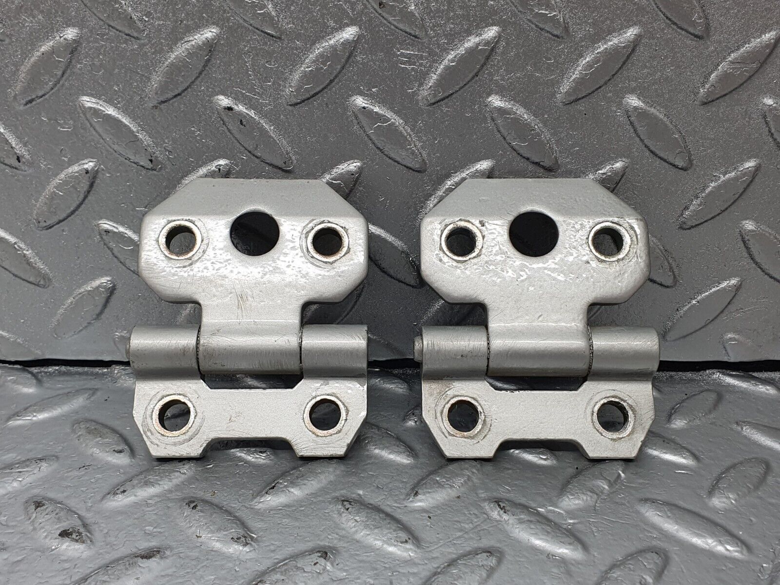 42765 Mercedes-Benz W201 190 2.0L Door Hinge Left Side