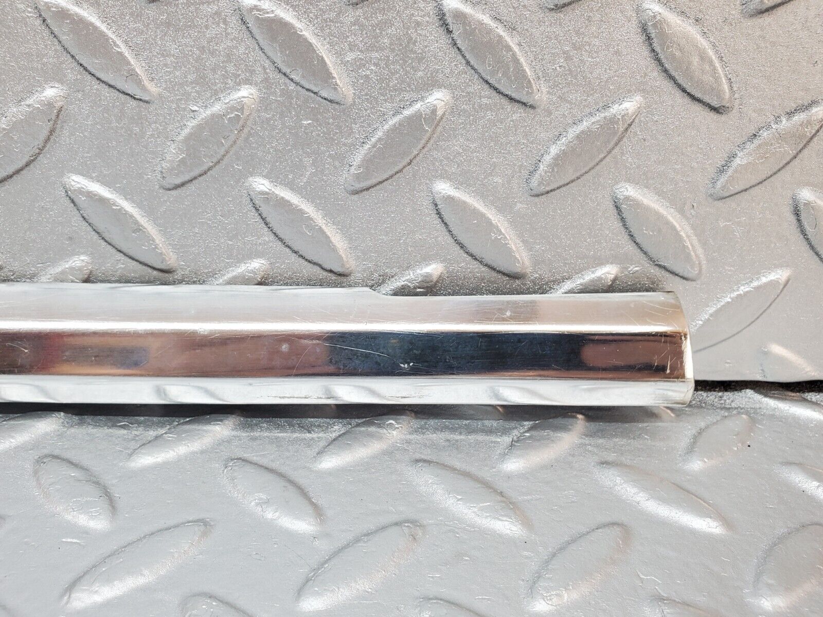 45809 Mercedes-Benz W126 420SE Front Left Door Chrome Moulding Trim