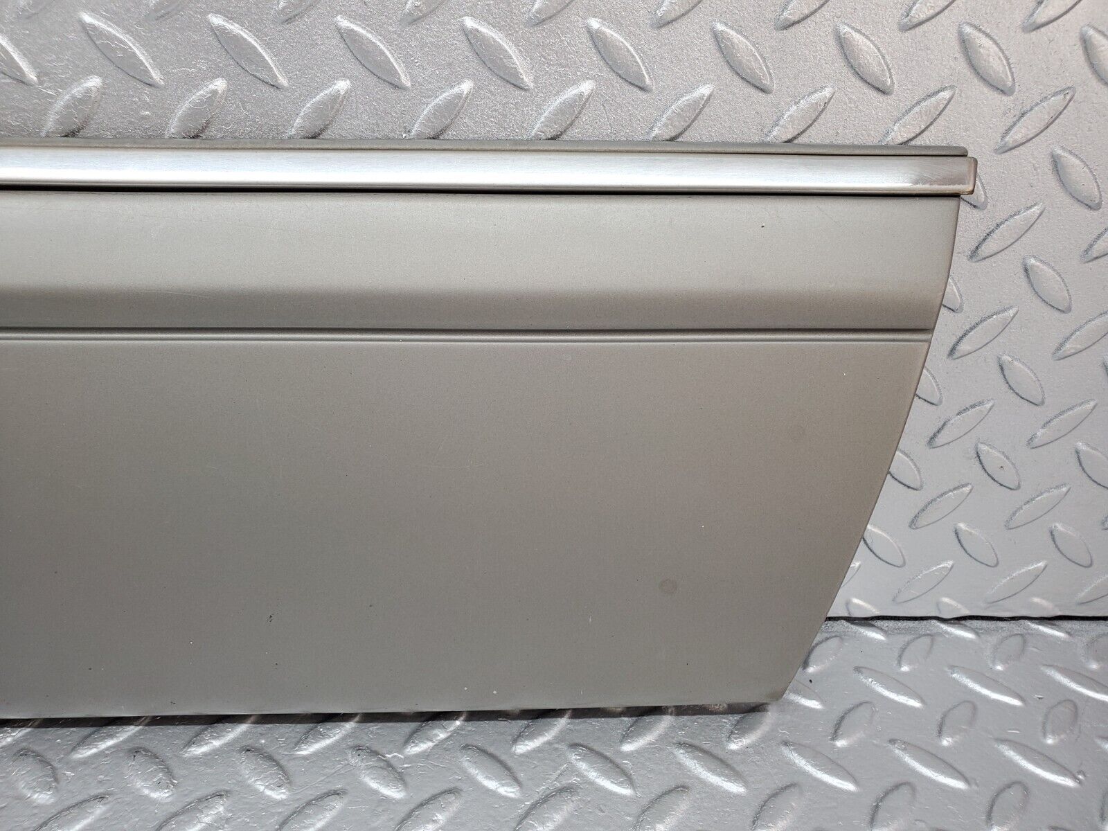 45704 Mercedes-Benz W126 420SE Front Right Door Moulding Trim 1266903840