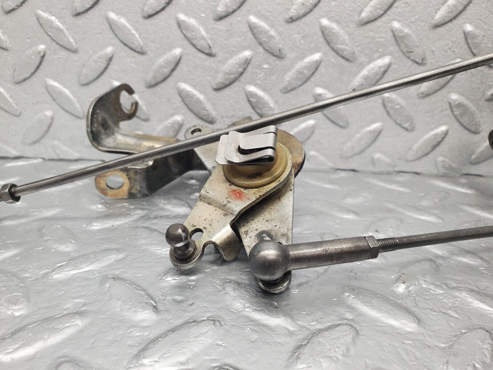 46072 Mercedes-Benz W126 420SE Throttle Linkage