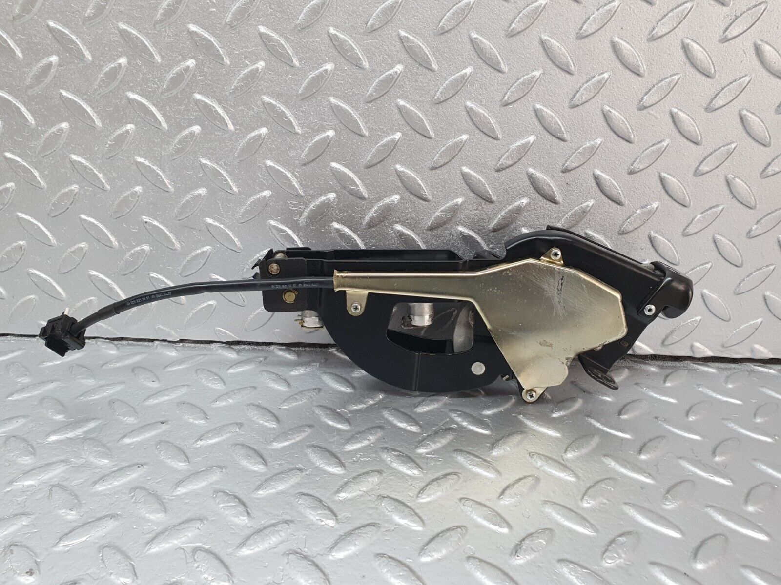 42154 Mercedes-Benz R129 320SL Coupe Rear Right Roof Lock Mechanism 1298001774