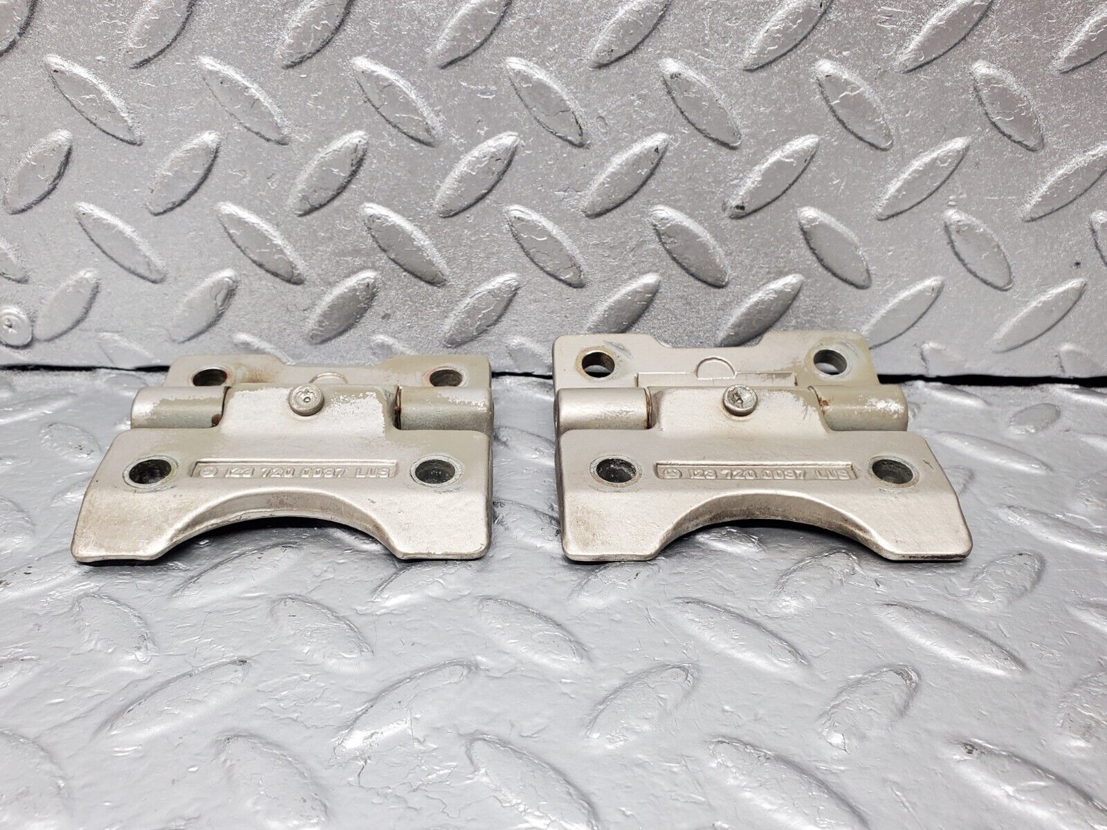 45551 Mercedes-Benz W126 420SE Door Hinge Pair Right Side 1237200037