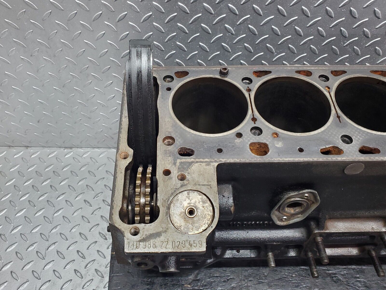 45460 Mercedes-Benz 280E M110.988 Engine Block 1100111101