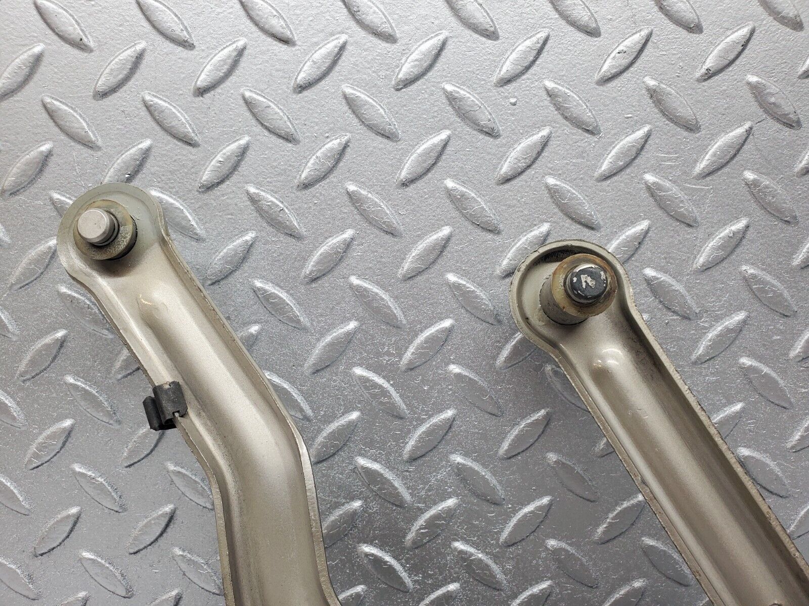 45796 Mercedes-Benz W126 420SE Bonnet Hinge Right Side