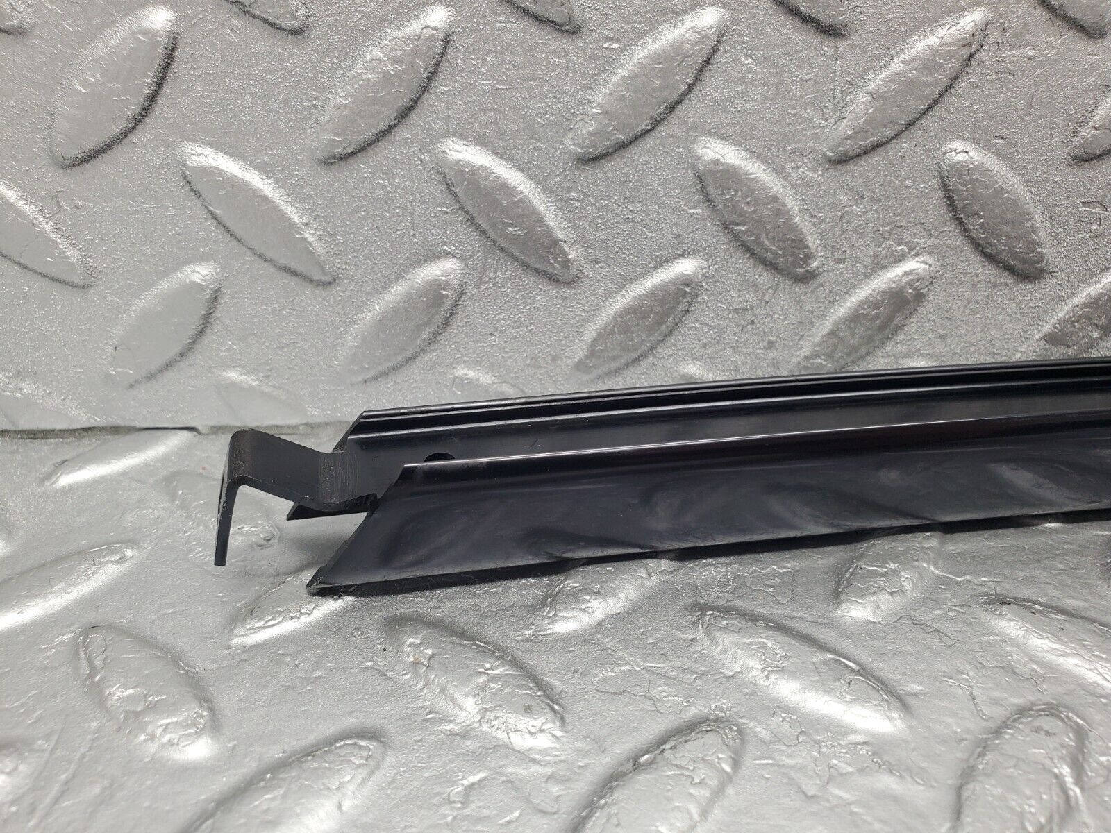 46150 Mercedes-Benz W124 Rear Right Door Window Channel