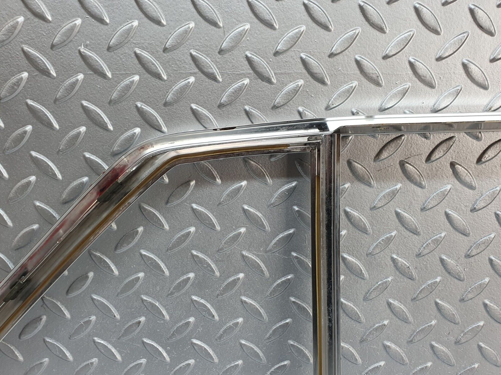 43052 Mercedes-Benz R107 Hardtop Side Window Chrome Moulding Trim Left