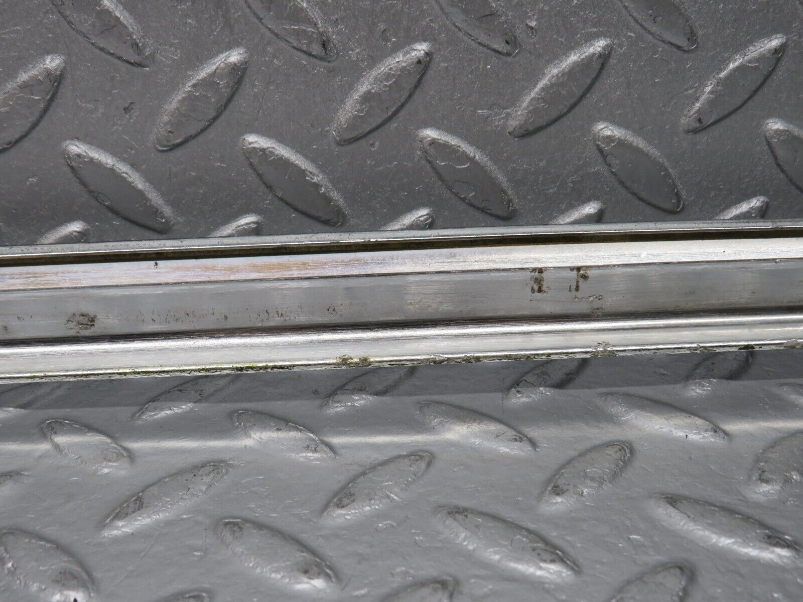 39108 Mercedes-Benz R107 500SL Left Door Chrome Trim