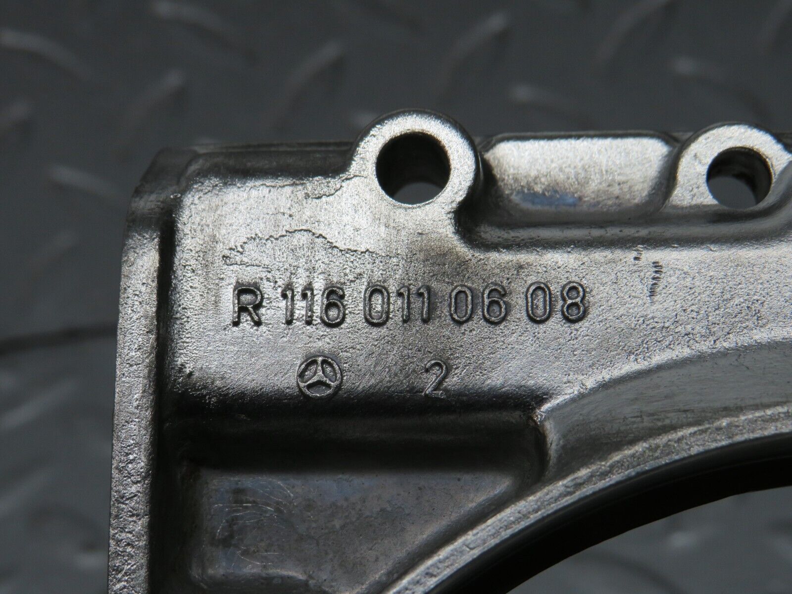 39904 Mercedes-Benz R107 350SL Crankshaft Rear Sealing Cover 1160110608