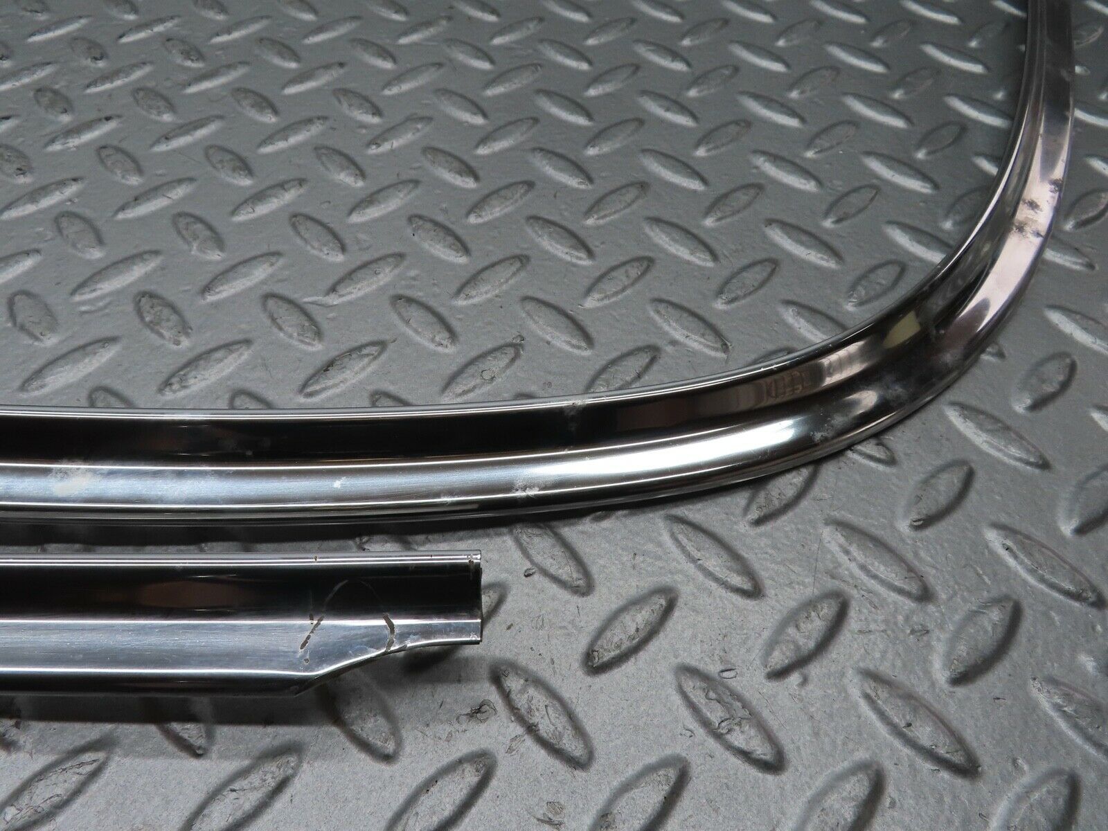 20539 Mercedes-Benz R107 450SL Soft Top Cover Chrome Moulding Trim